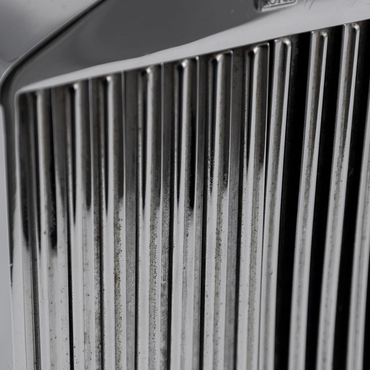 Decantador de rejilla de radiador Rolls Royce del siglo XX Por Ruddspeed, Inglaterra c.1970 en venta 3