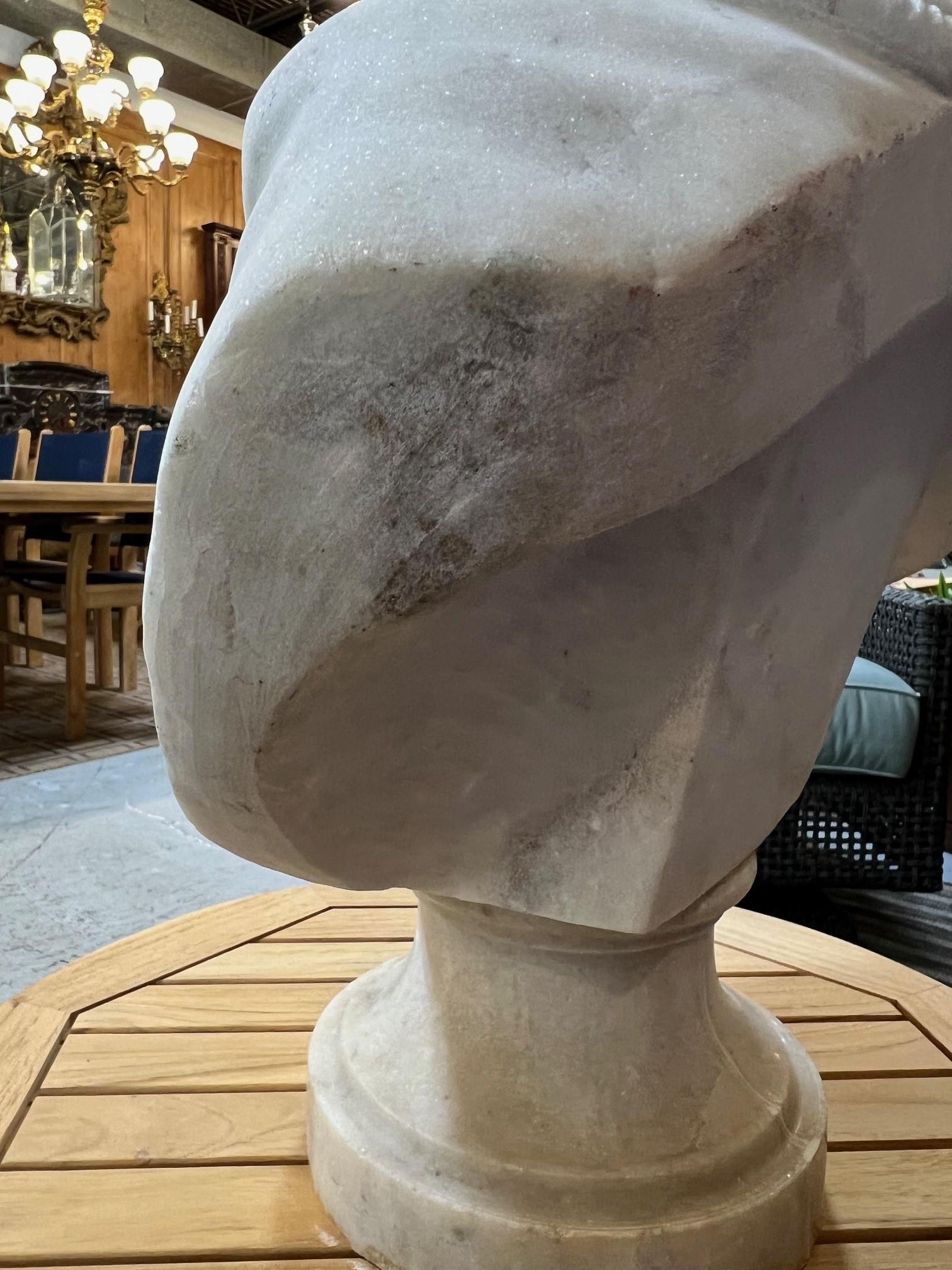 Römische Büste des 20. Jahrhunderts, handgeschnitzt aus weißem Carrara-Marmor im Angebot 11