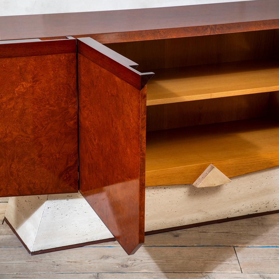 20. Jahrhundert, Romeo Rega Sideboard aus Holz und Marmor (Travertin) im Angebot