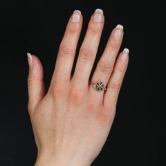 Bague rosette en or jaune 18 carats, platine, diamants taillés en rose du 20e siècle