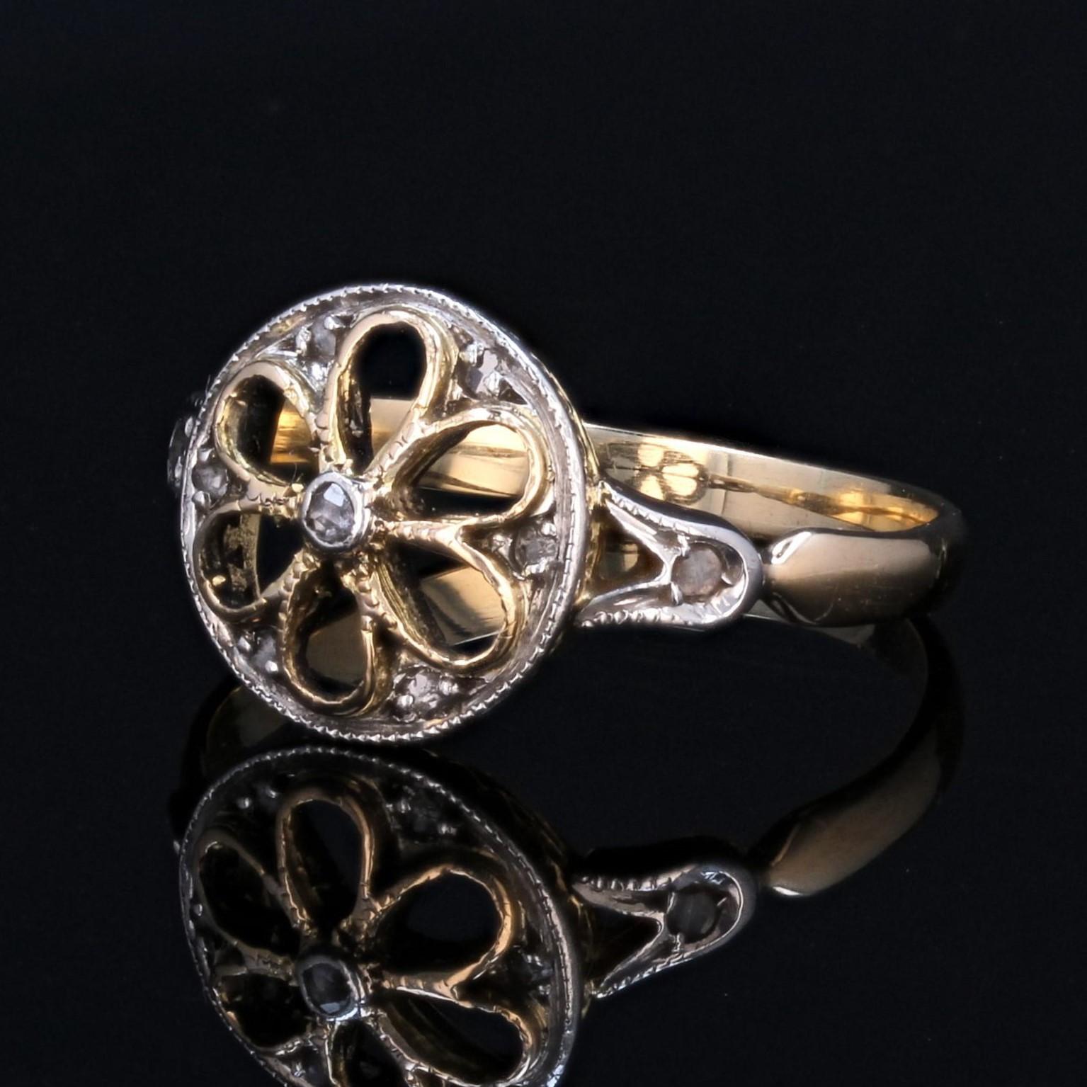 20th Century Rose-Cut Diamonds 18 Karat Yellow Gold Platinum Rosette Ring In Good Condition For Sale In Poitiers, FR