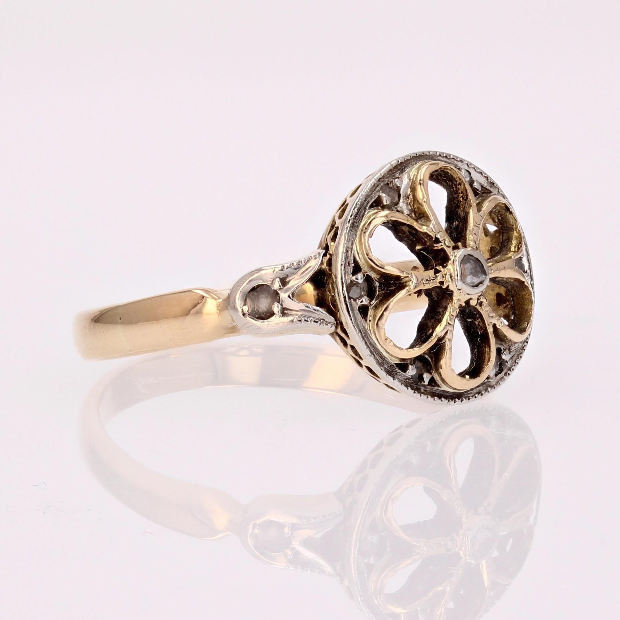 20th Century Rose-Cut Diamonds 18 Karat Yellow Gold Platinum Rosette Ring For Sale 2