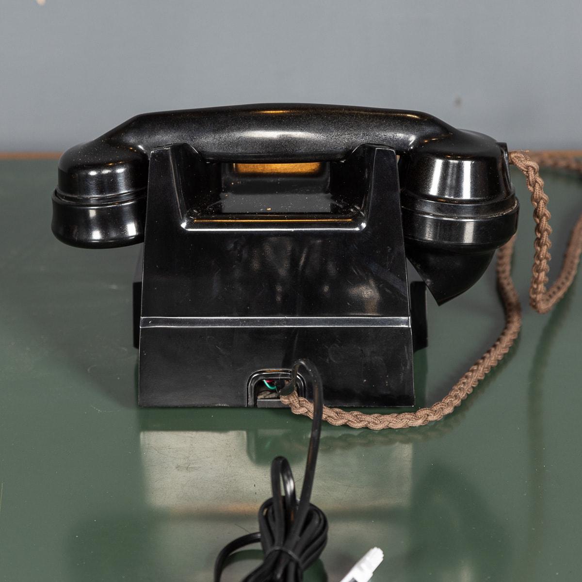 20th Century Rotary Bakelite Telephone c.1930 In Good Condition In Royal Tunbridge Wells, Kent