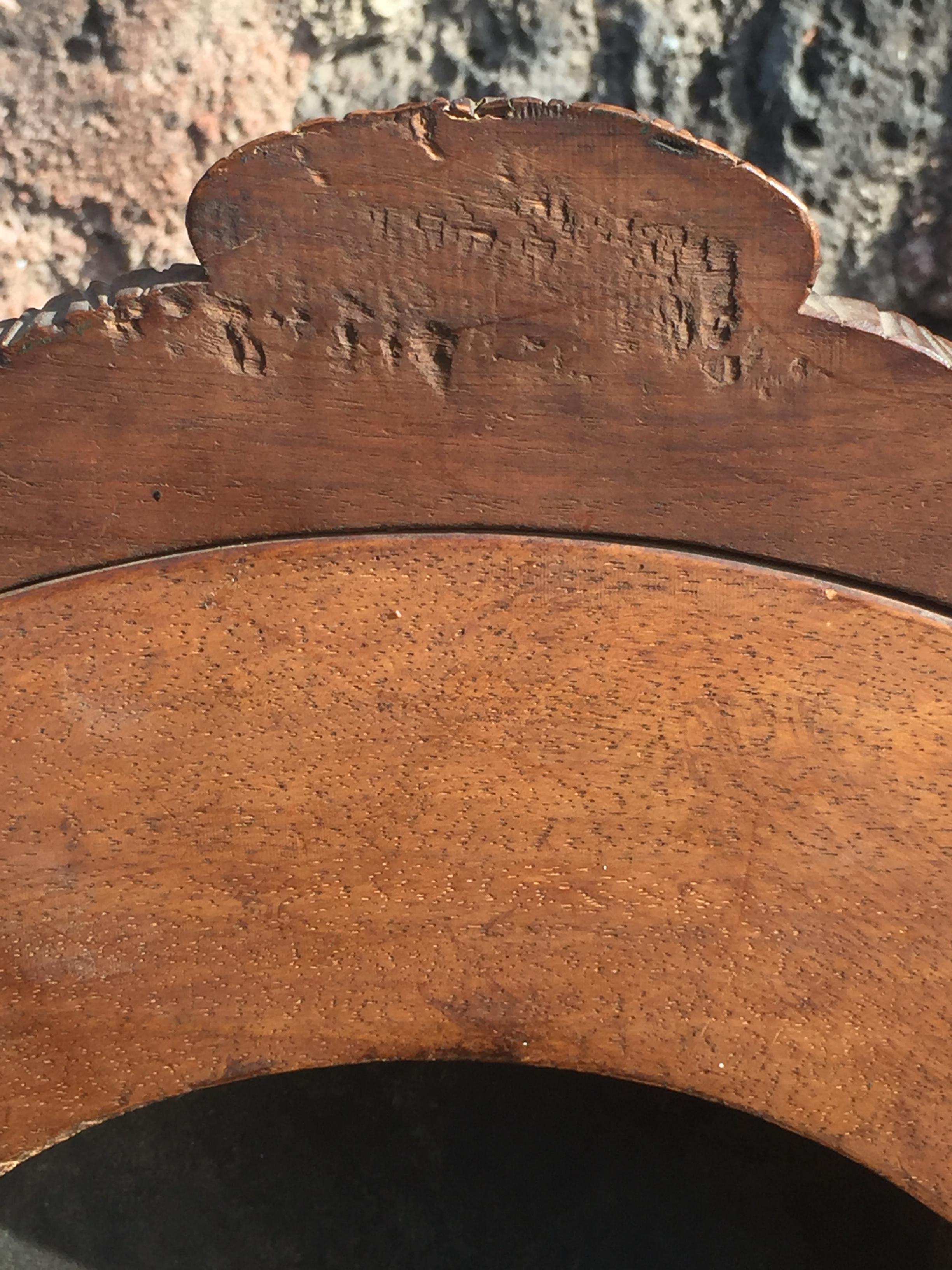 20th Century Round Bronze Plaque Depicting a Male Profile on Wooden Stand For Sale 3