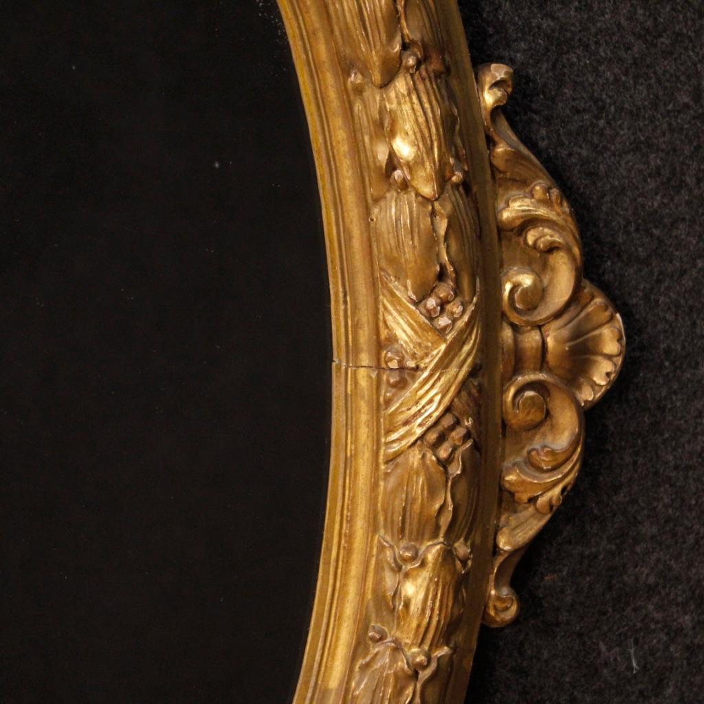 20th Century Round Carved an Giltwood Italian Mirror, 1950 2
