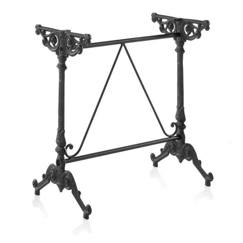 New Century Round Cast Iron Base with Marble Top Garden Table or Bistro Table In Excellent Condition In Miami, FL