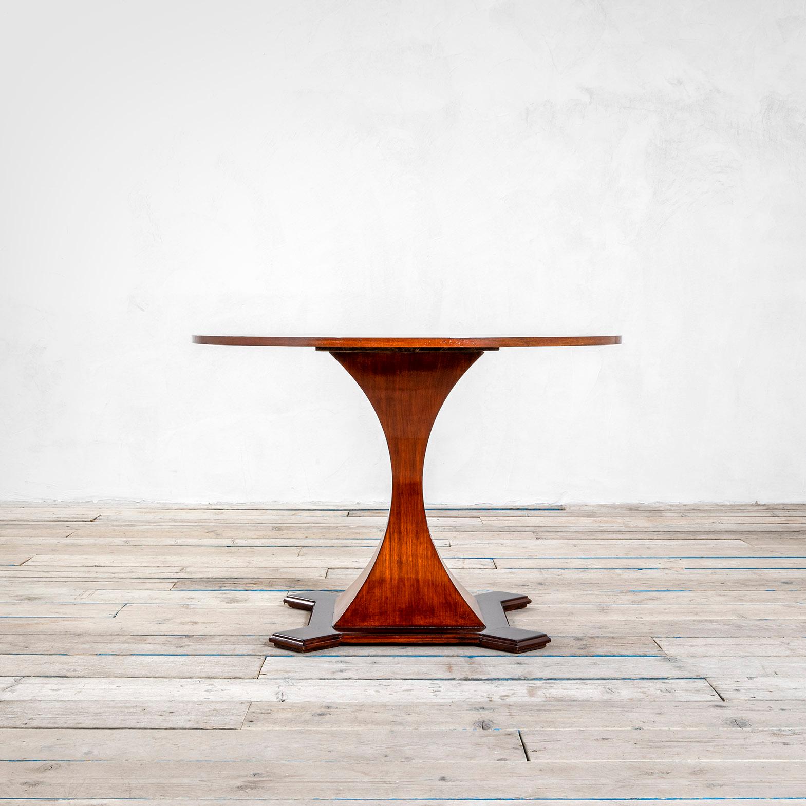 Italian 20th Century Round Dining Table in the Style of Carlo de Carli in Wood