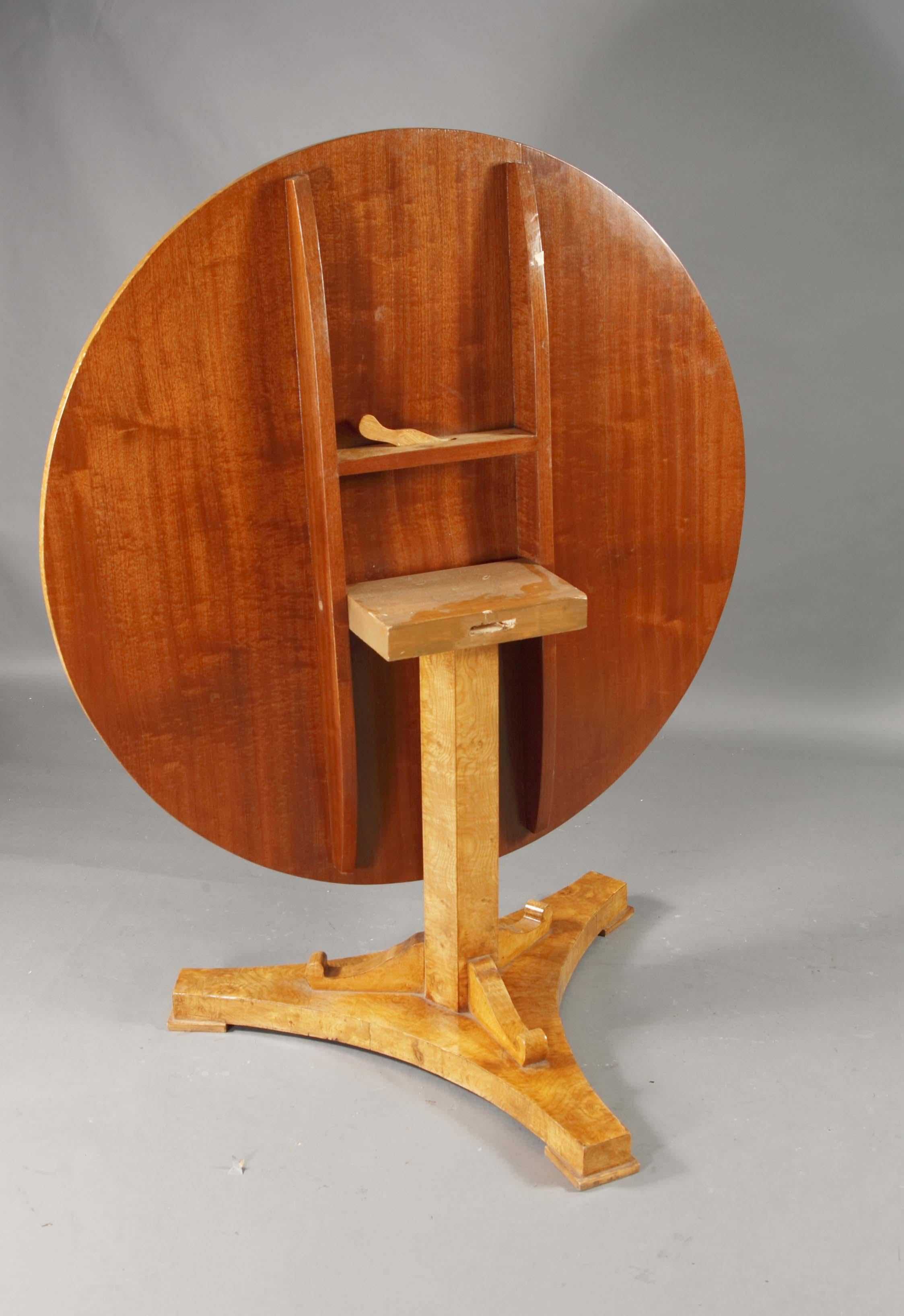 Veneer 20th Century Round Folding Table in Biedermeier Style, Maple Root For Sale