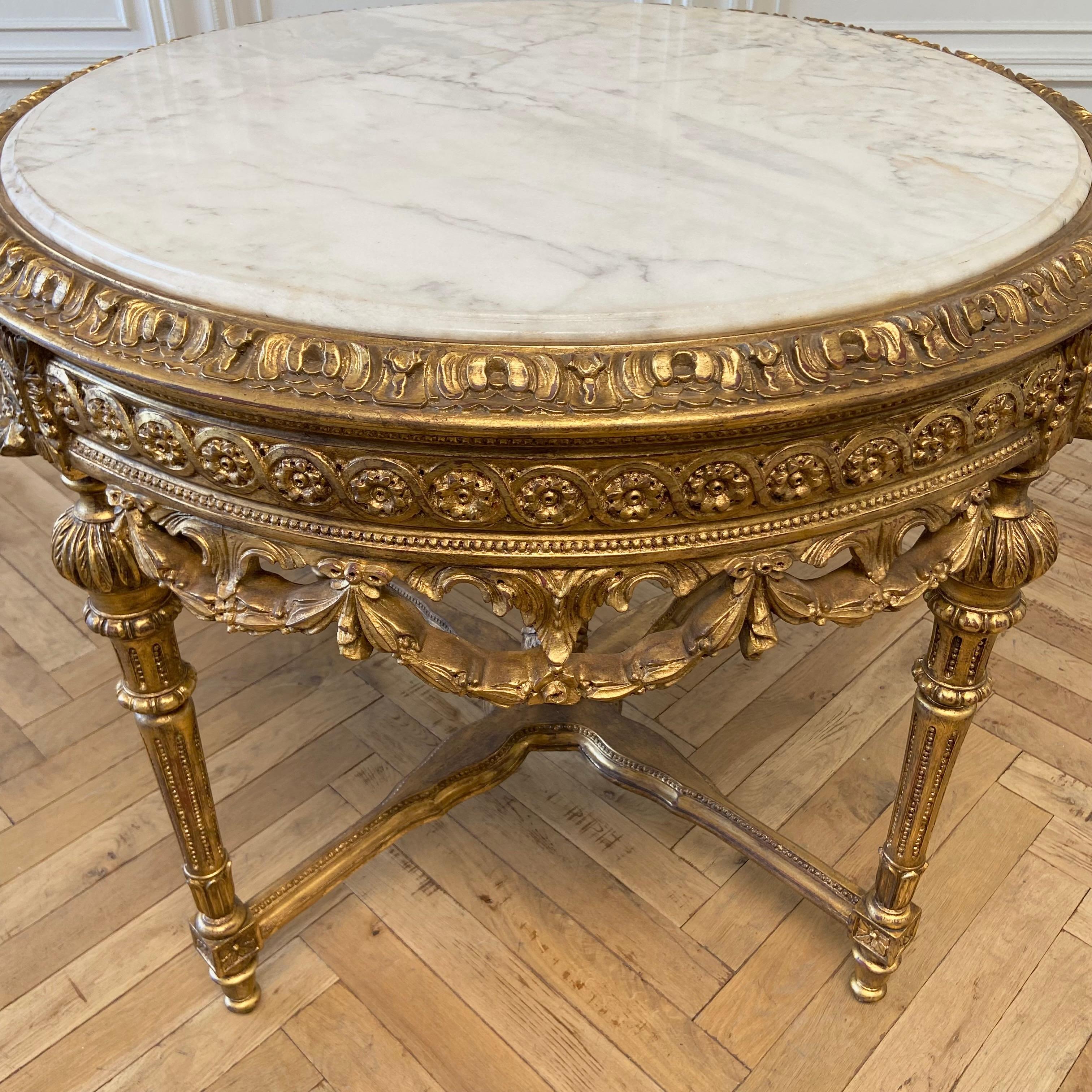 20th Century Round Gilt Wood Center Table with White Marble Top In Good Condition In Brea, CA