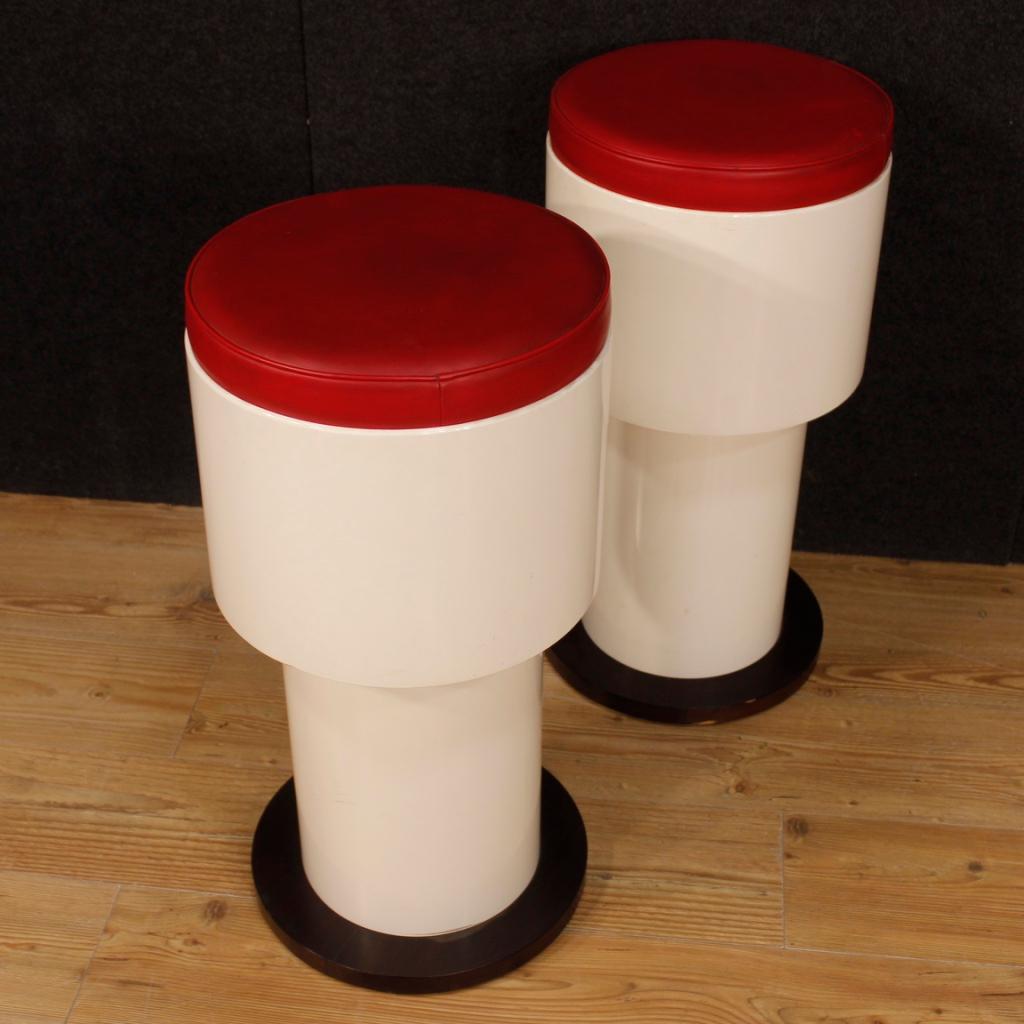 20th Century Round White and Red Resine Italian Joe Colombo Style Pair of Stools 3