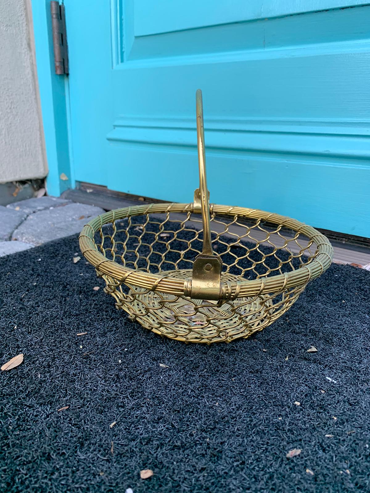 20th Century Round Woven Basket with Handle In Good Condition In Atlanta, GA
