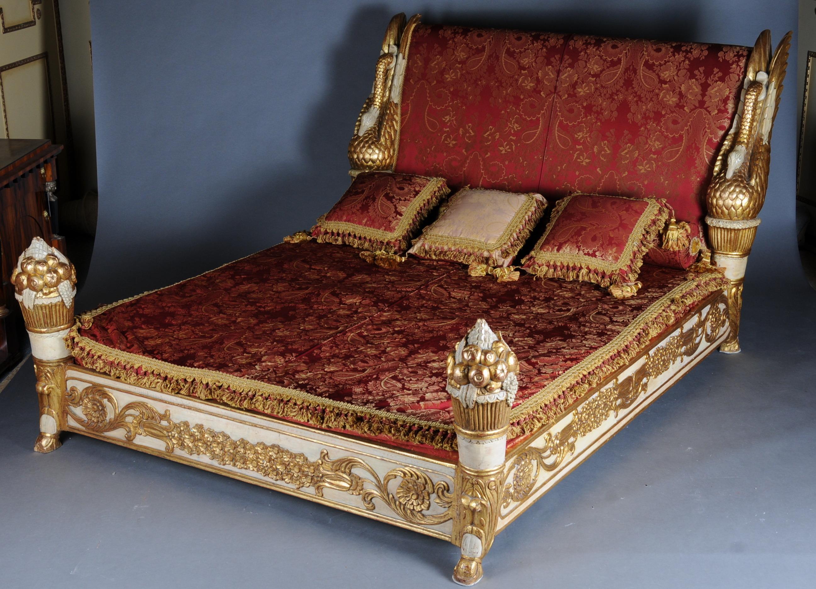 20th century royal gilded king bed / swan bed

A royal king-size bed based on a model by Francois-Honoré-Georges Jacob-Desmalter, the outward and high curved headboard flanked by two fully plastic swans with open wings on leaf-shaped cornucopia