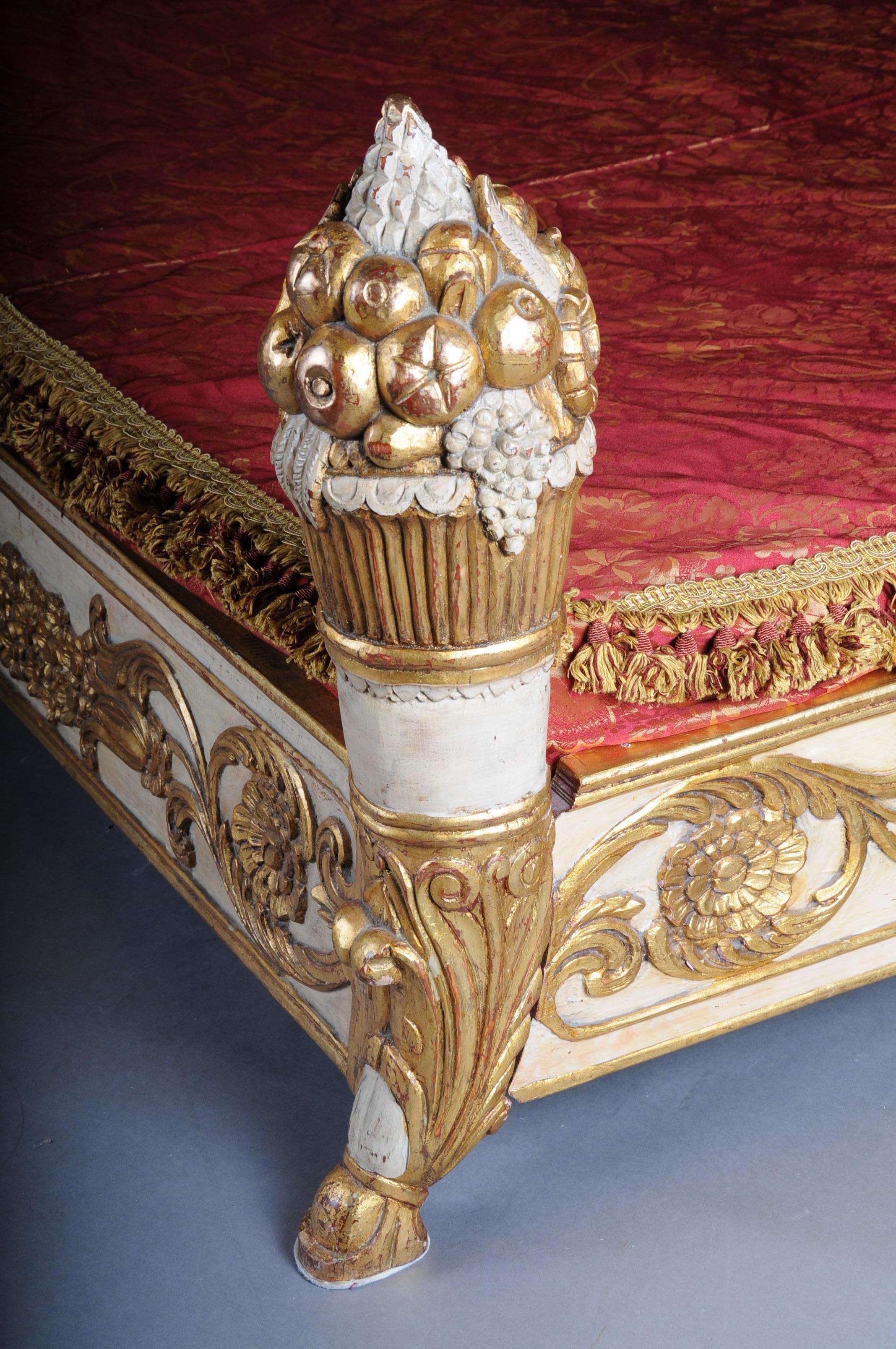 20th Century Royal Gilded King Bed / Swan Bed In Good Condition In Berlin, DE