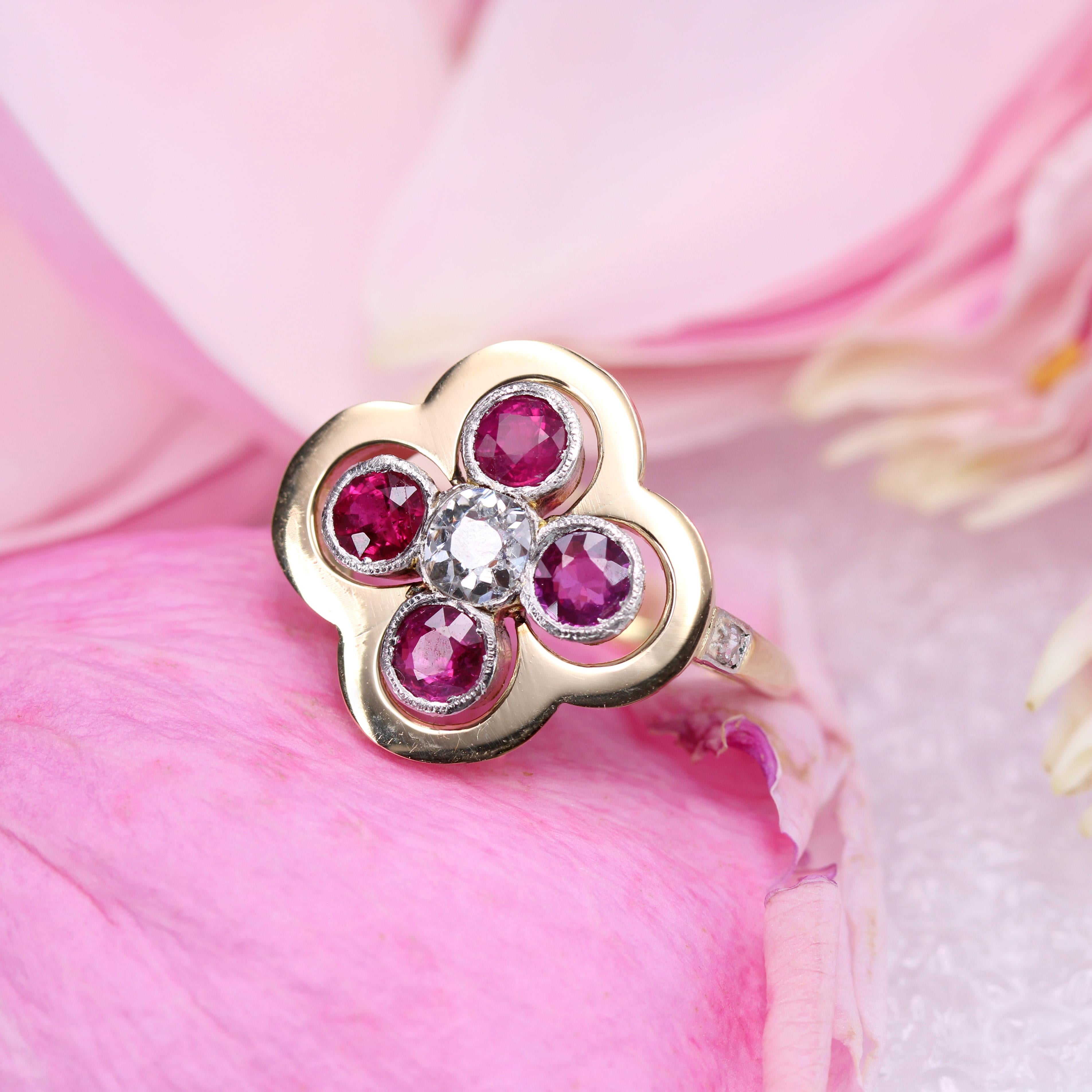 20th Century Rubies Diamonds 18 Karat Yellow Gold Platinum Cloverleaf Ring For Sale 7