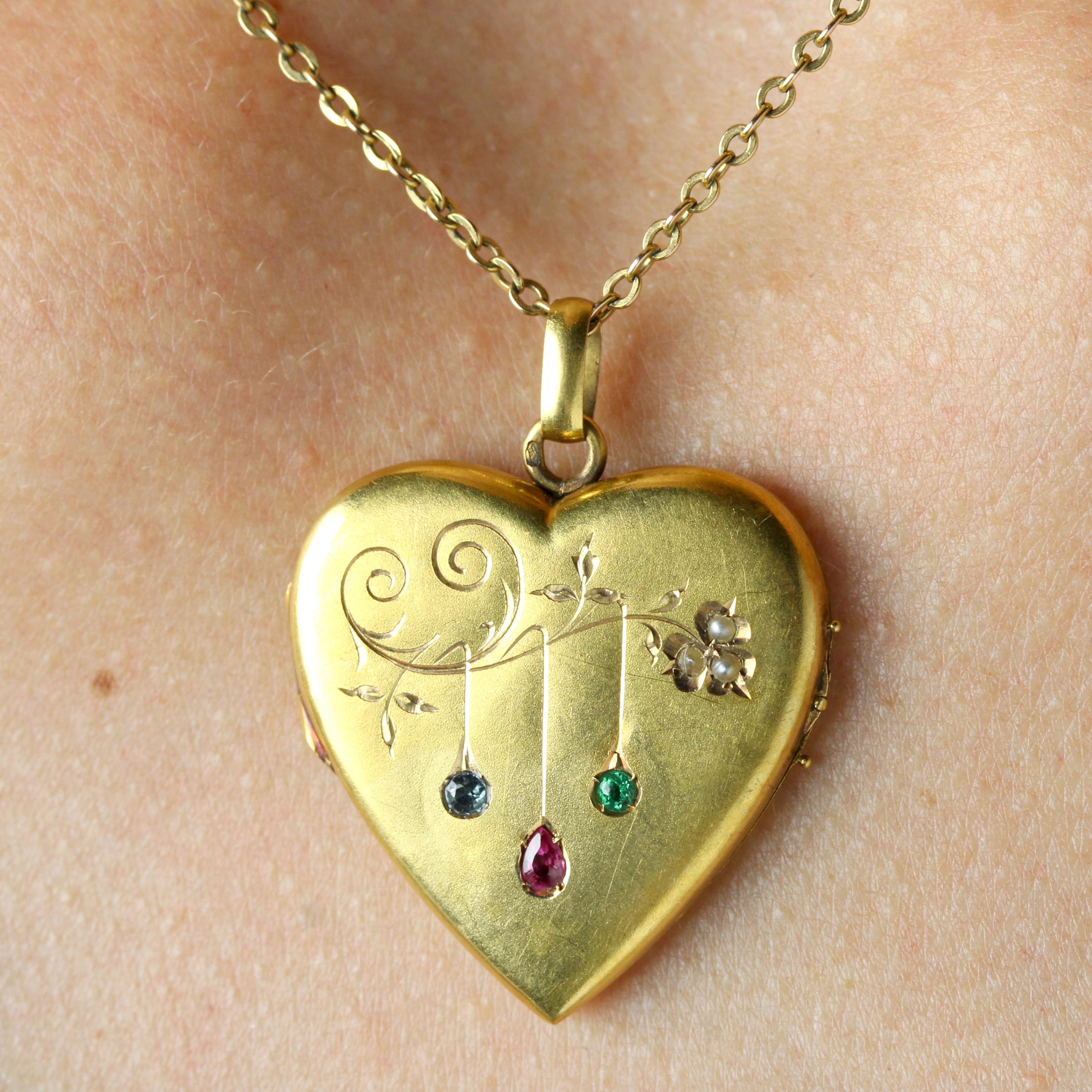 Pendentif coeur du 20ème siècle en or jaune 18K, rubis, émeraude, saphir et perle en vente 1