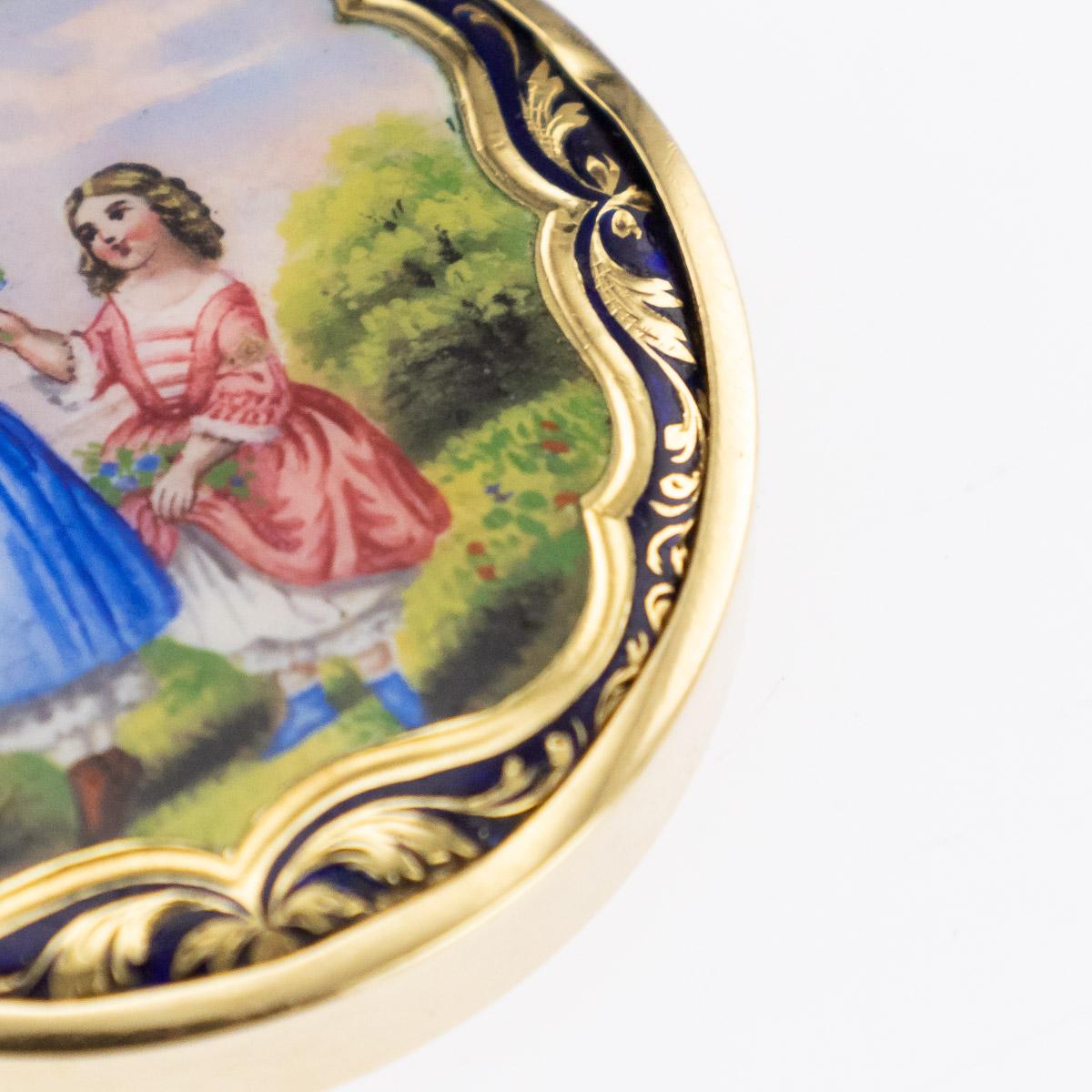 20th Century Russian 14-Karat Gold and Enamel Pill Box, Moscow, circa 1900 For Sale 1