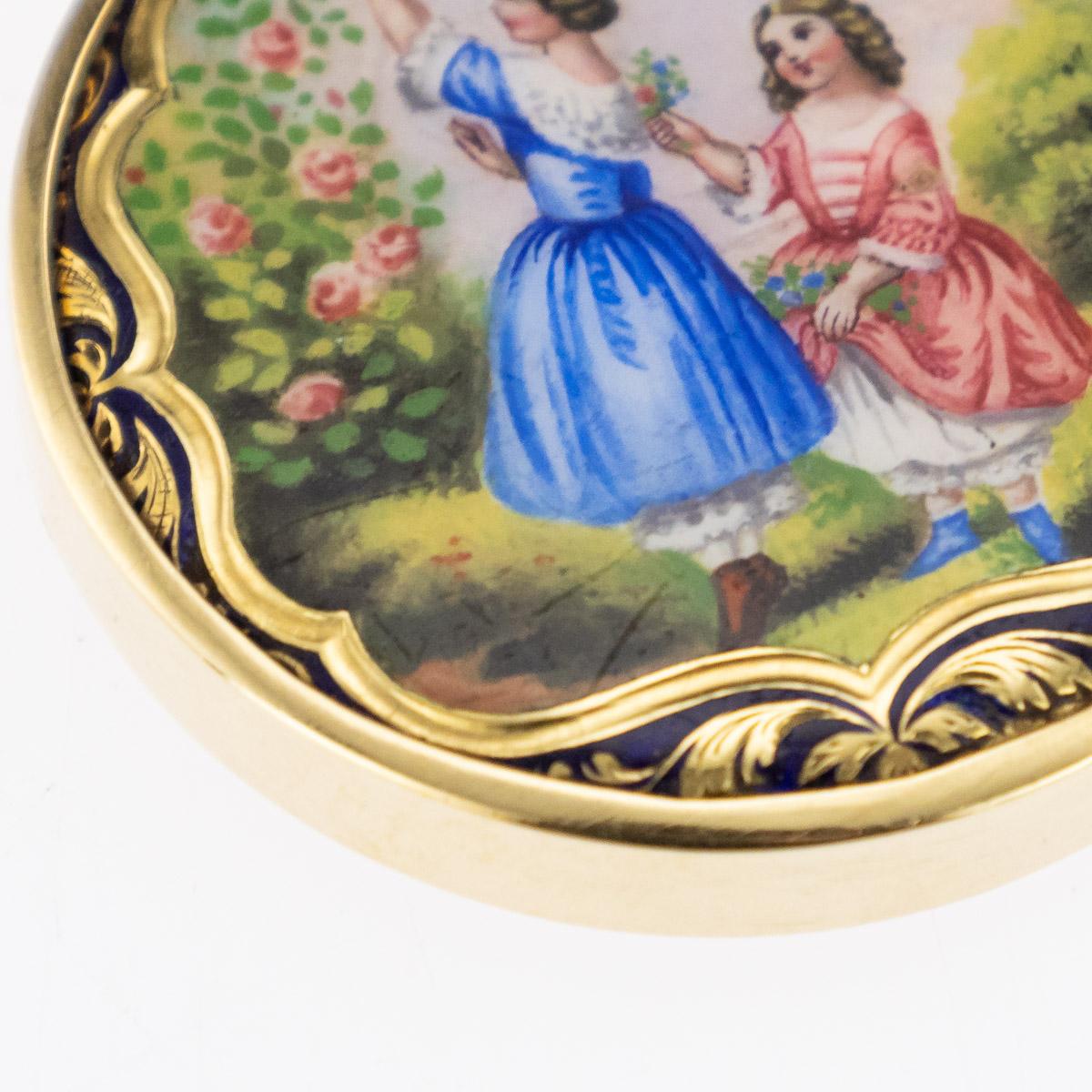 20th Century Russian 14-Karat Gold and Enamel Pill Box, Moscow, circa 1900 For Sale 2