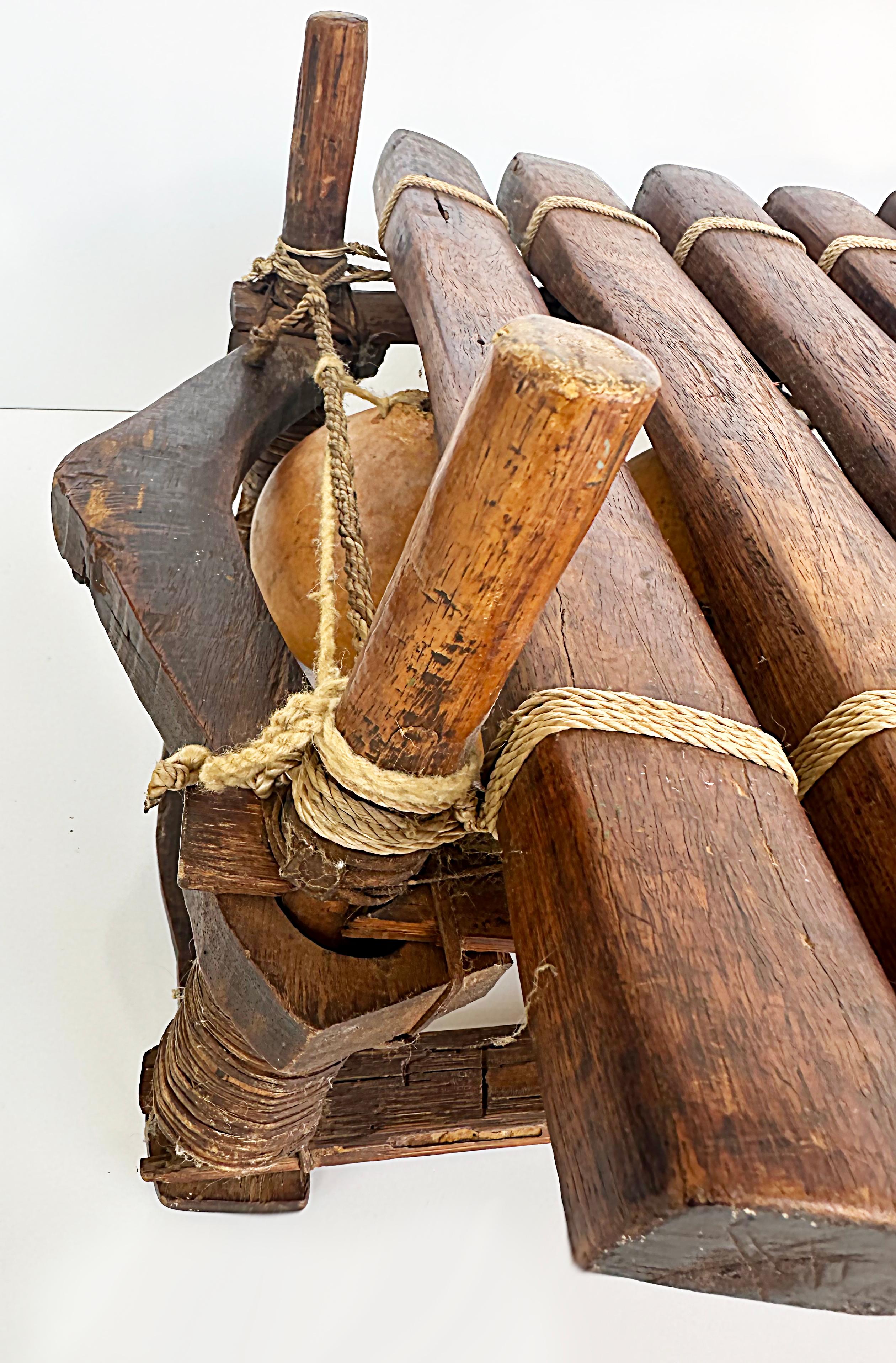 20th Century Rustic African Xylophone with Wood, Gourds, Rope and Mallets In Fair Condition For Sale In Miami, FL