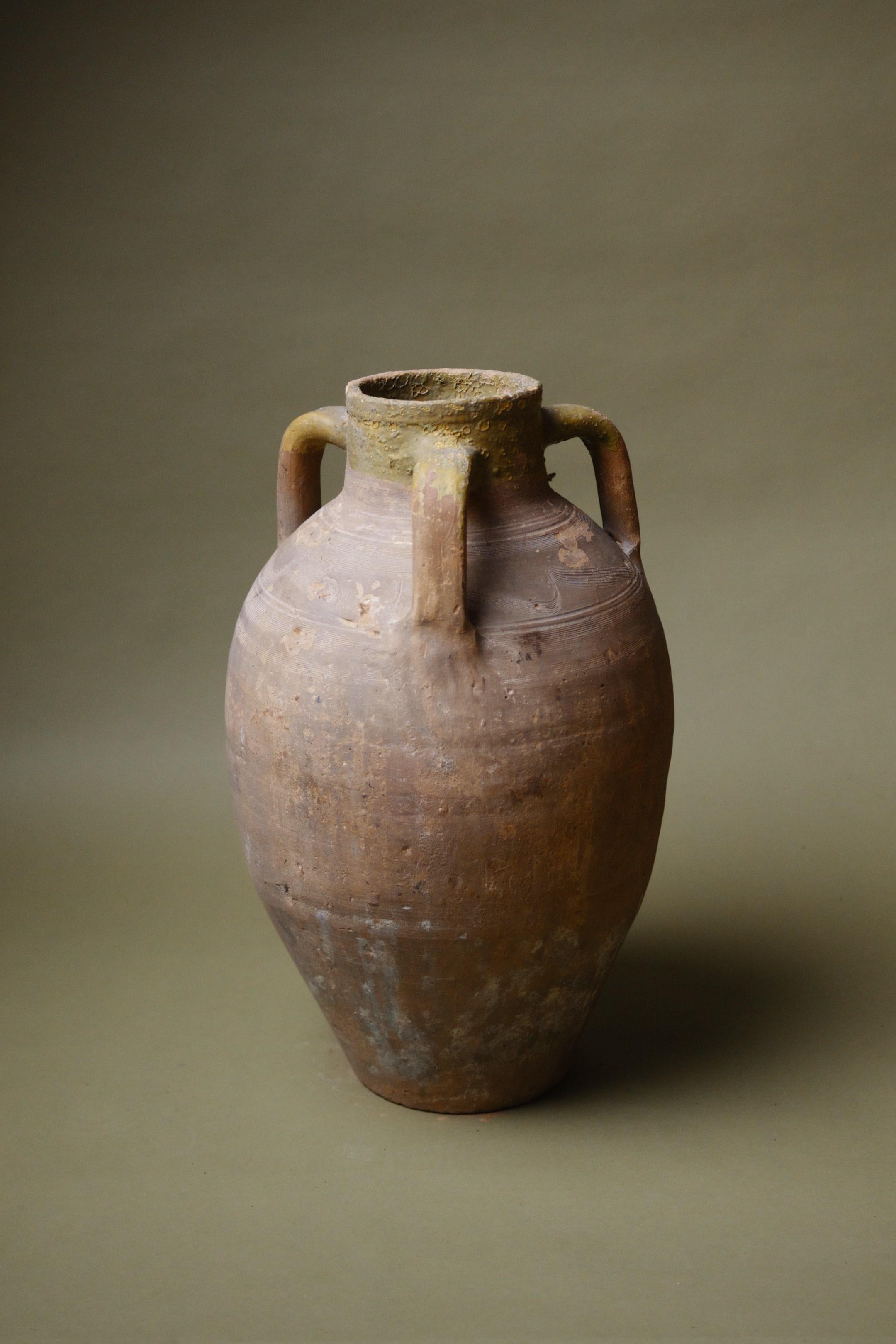 Vaso rustico anatolico a doppio manico in terracotta del XX secolo in vendita 1