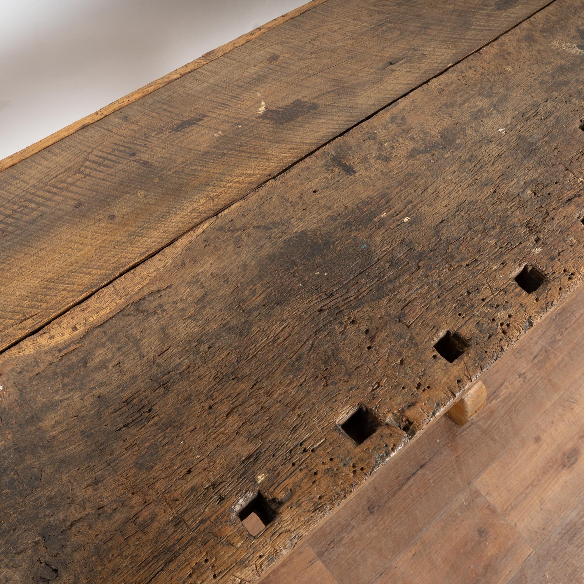 Legno Tavolo da lavoro rustico da falegname del 20° secolo dalla Danimarca in vendita