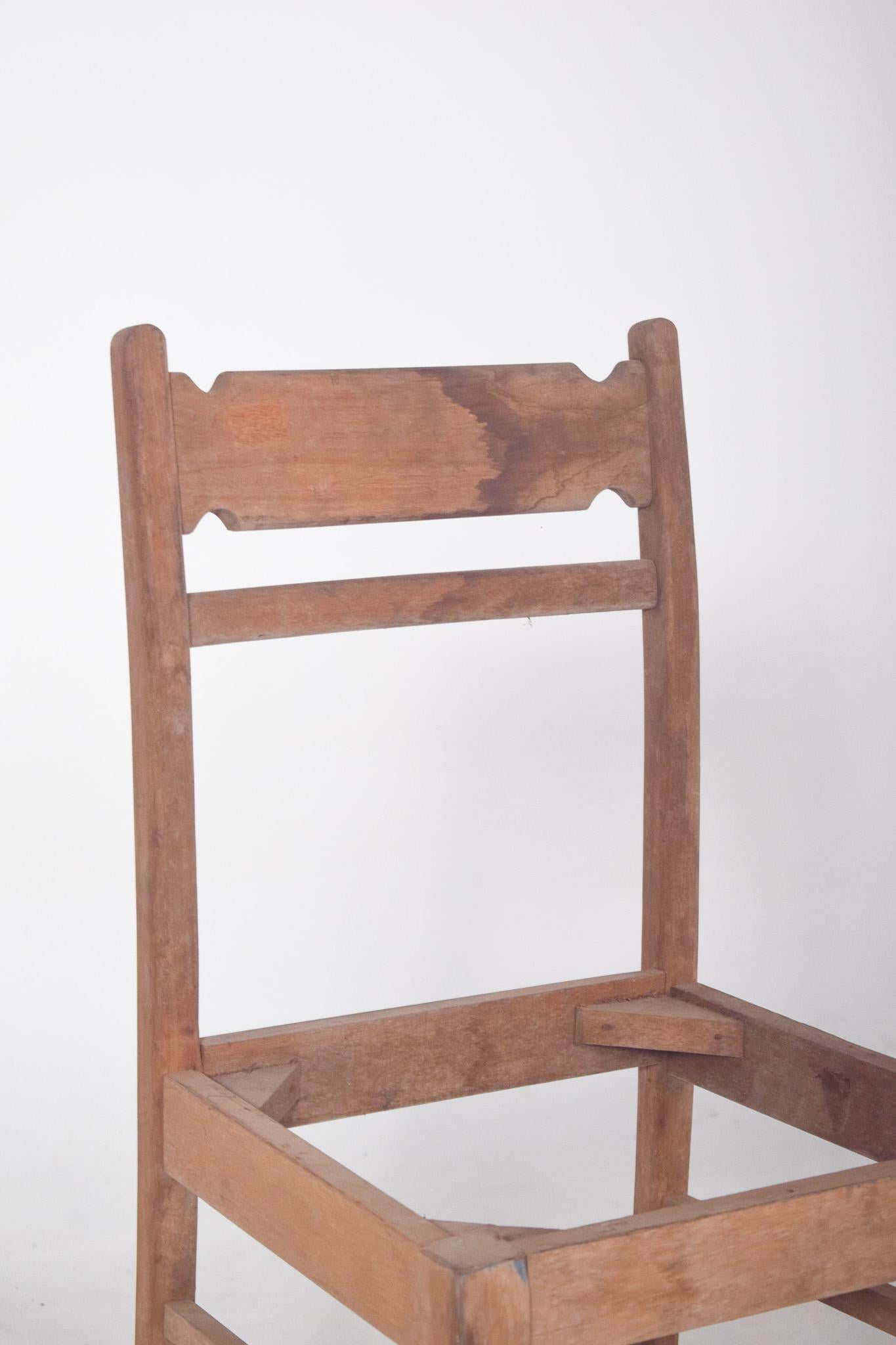 Silla de comedor rústica del siglo XX en Desgastado estado para la venta en Lisboa, Lisboa