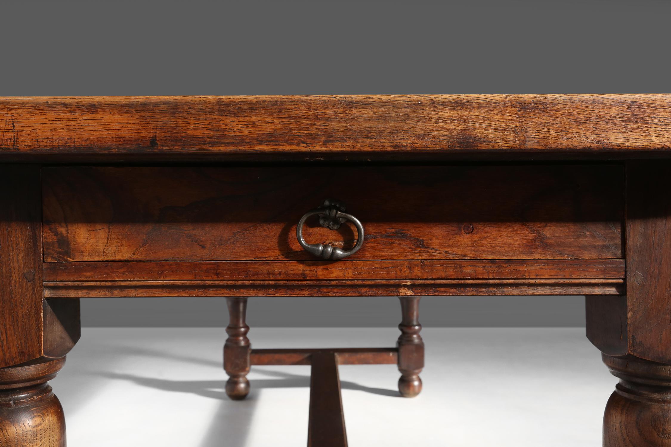 Table de salle à manger rustique du 20e siècle en vente 6