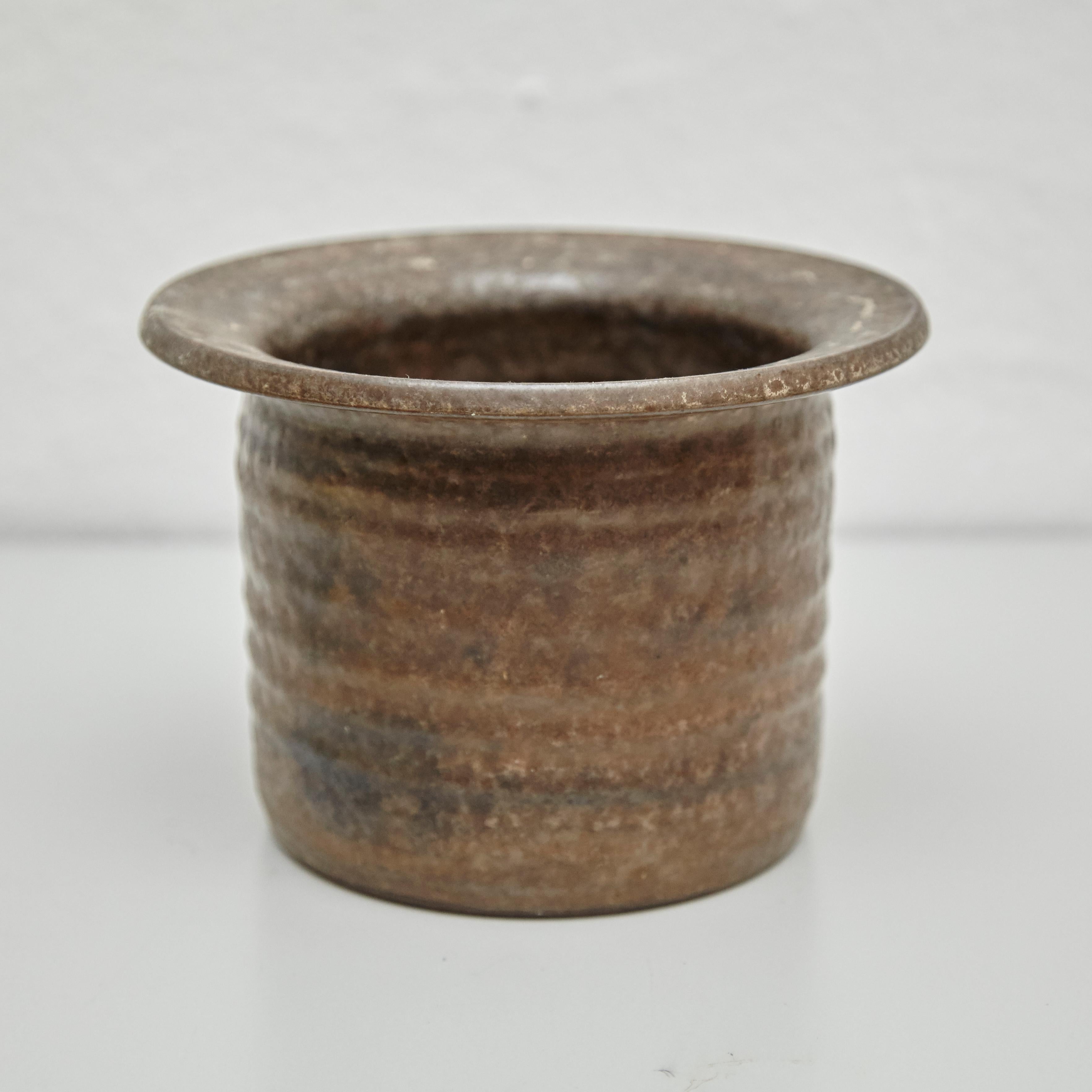 20th century popular traditional ceramic.
By unknown artisan, France.
In original condition, with minor wear consistent with age and use, preserving a beautiful patina.

Materials:
Ceramic

Dimensions:
ø 16 cm x H 11.5 cm.