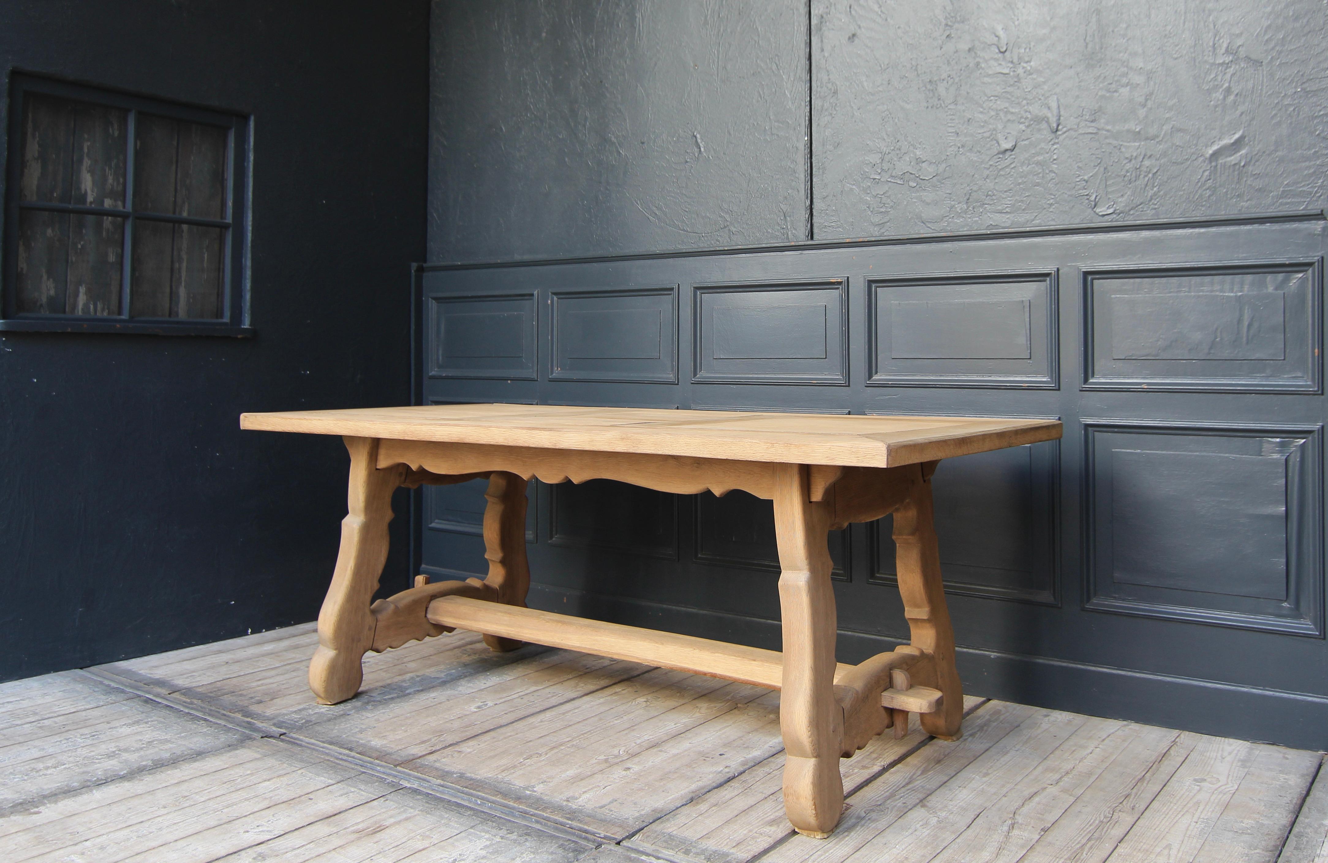 20th Century Rustic Stripped Oak Table In Good Condition For Sale In Dusseldorf, DE