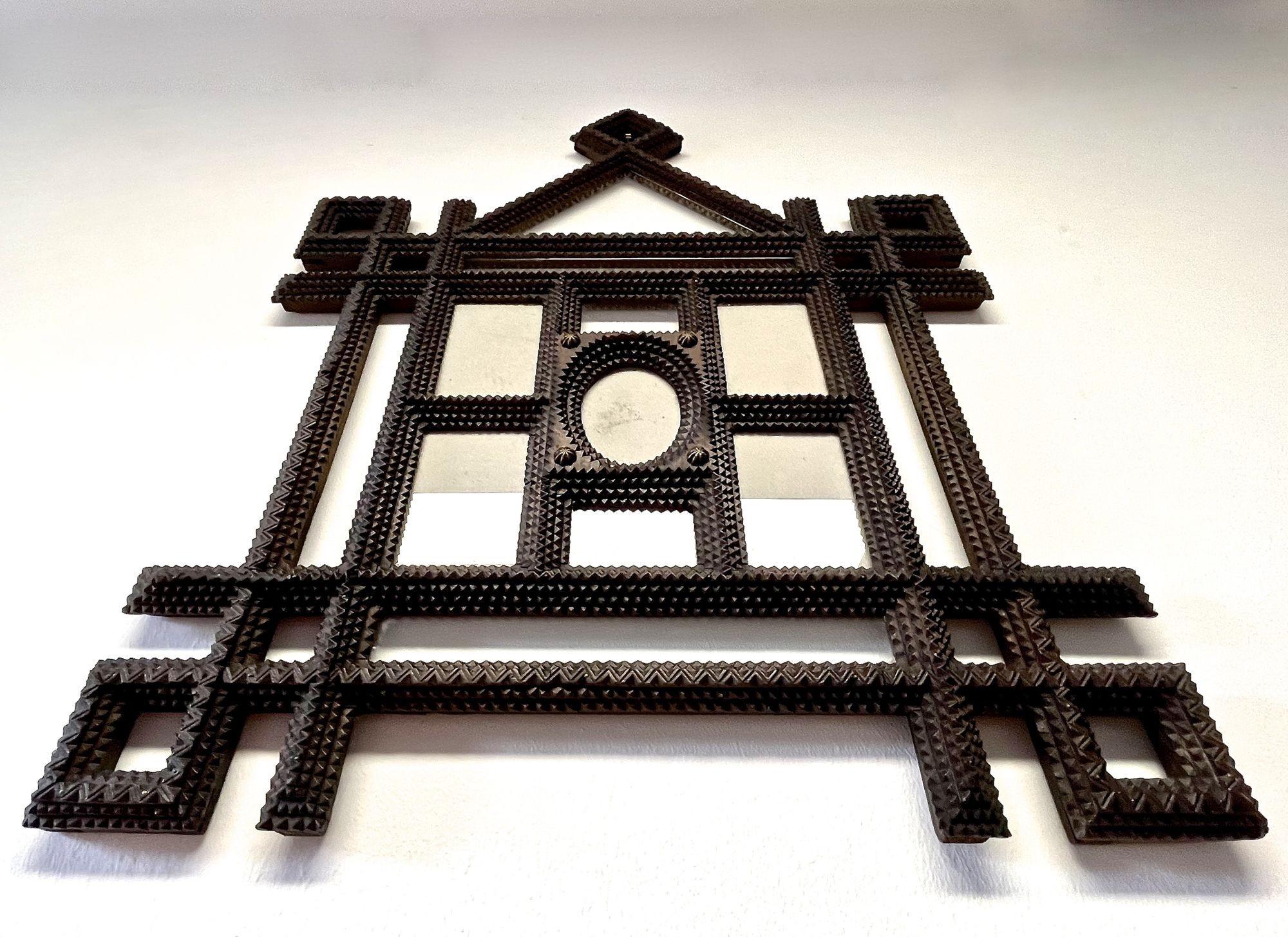 Cadre photo Rustic Tramp Art du 20e siècle, sculpté à la main, Autriche circa 1900 en vente 2