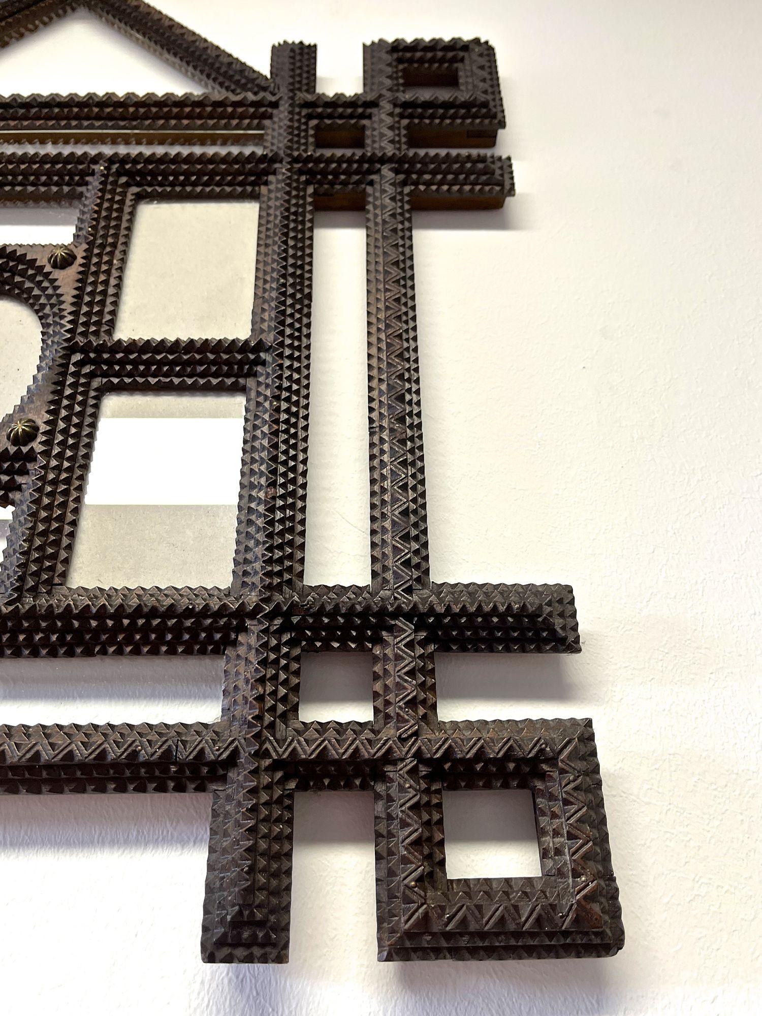 Cadre photo Rustic Tramp Art du 20e siècle, sculpté à la main, Autriche circa 1900 en vente 3