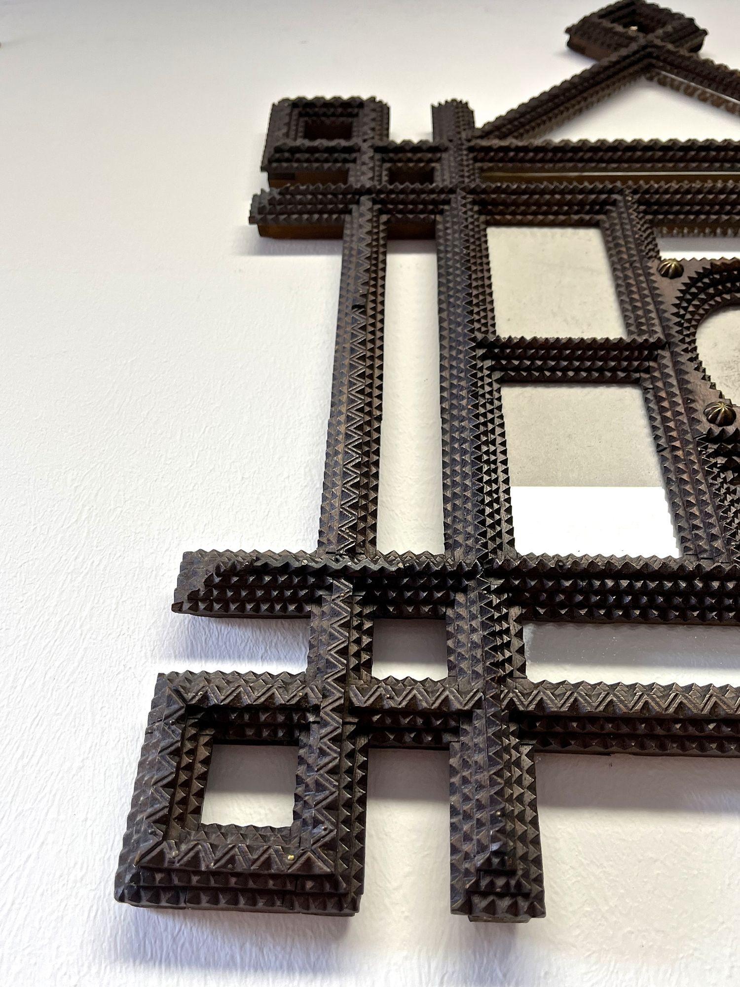 Cadre photo Rustic Tramp Art du 20e siècle, sculpté à la main, Autriche circa 1900 en vente 4