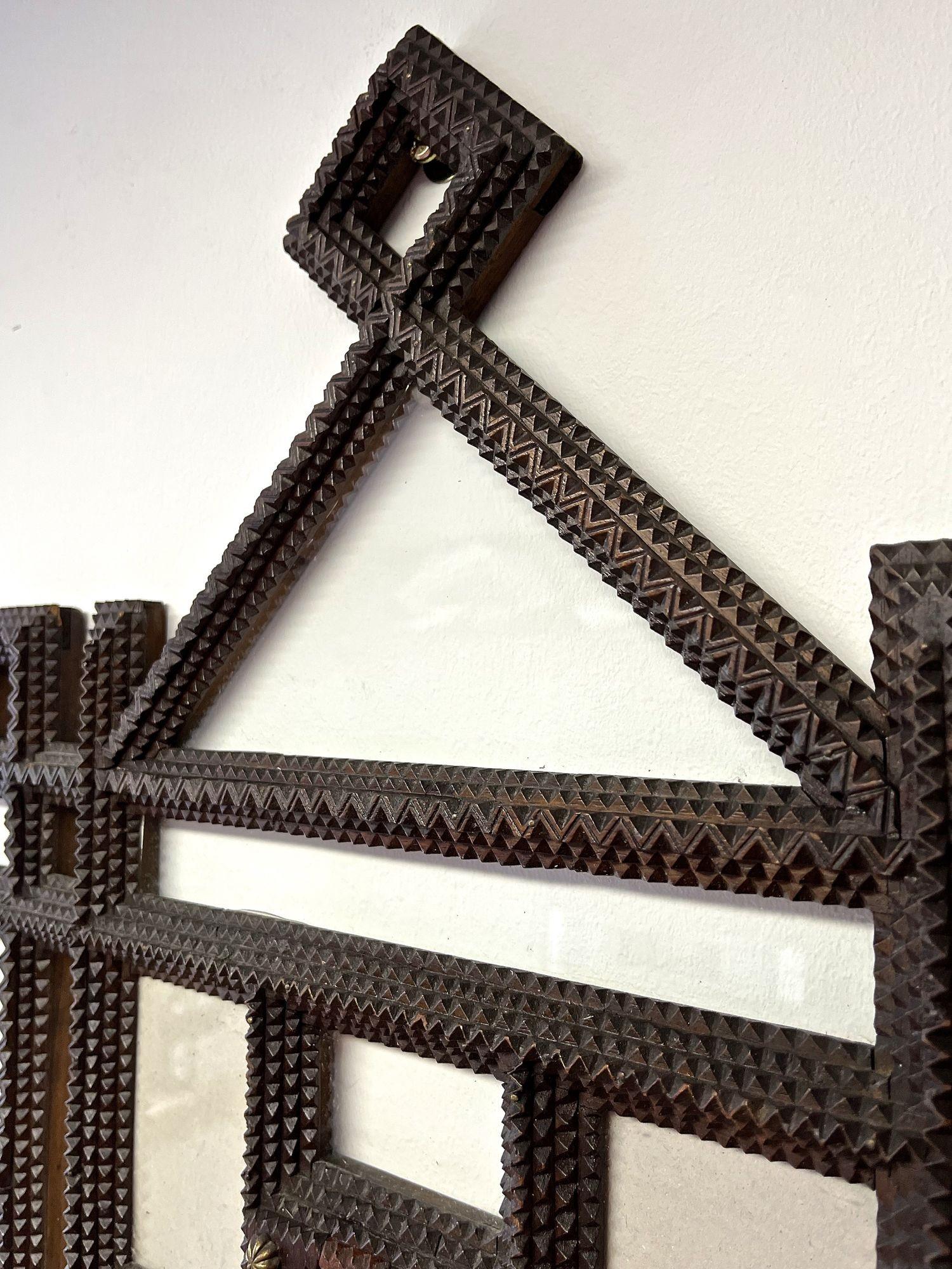 Cadre photo Rustic Tramp Art du 20e siècle, sculpté à la main, Autriche circa 1900 en vente 5