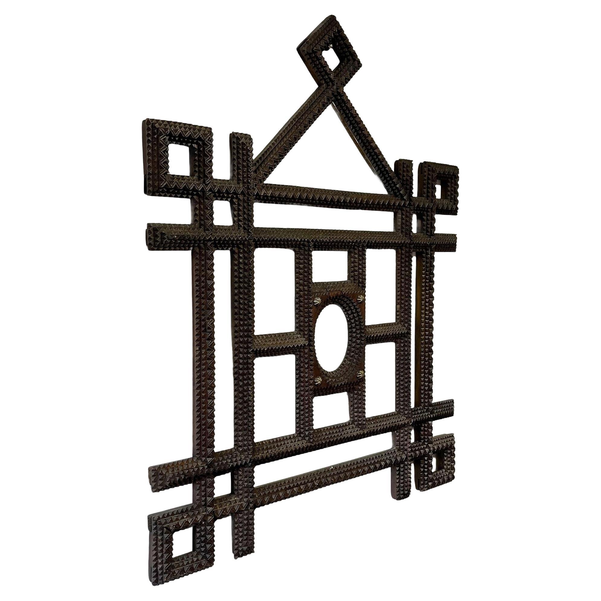 Cadre photo Rustic Tramp Art du 20e siècle, sculpté à la main, Autriche circa 1900