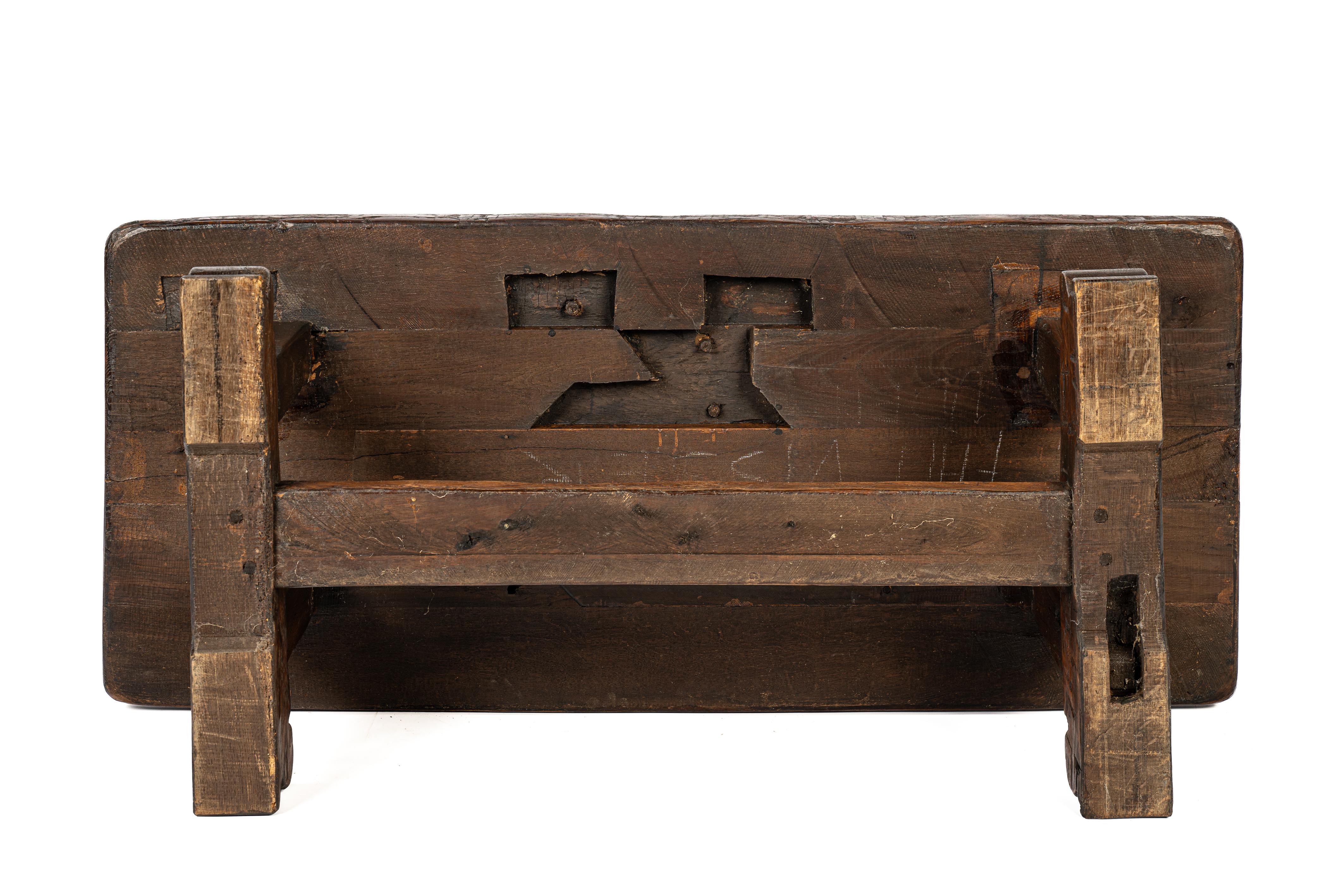 Chêne 20th  century Rustic Warm Brown Table basse à tréteaux en chêne recyclé en vente