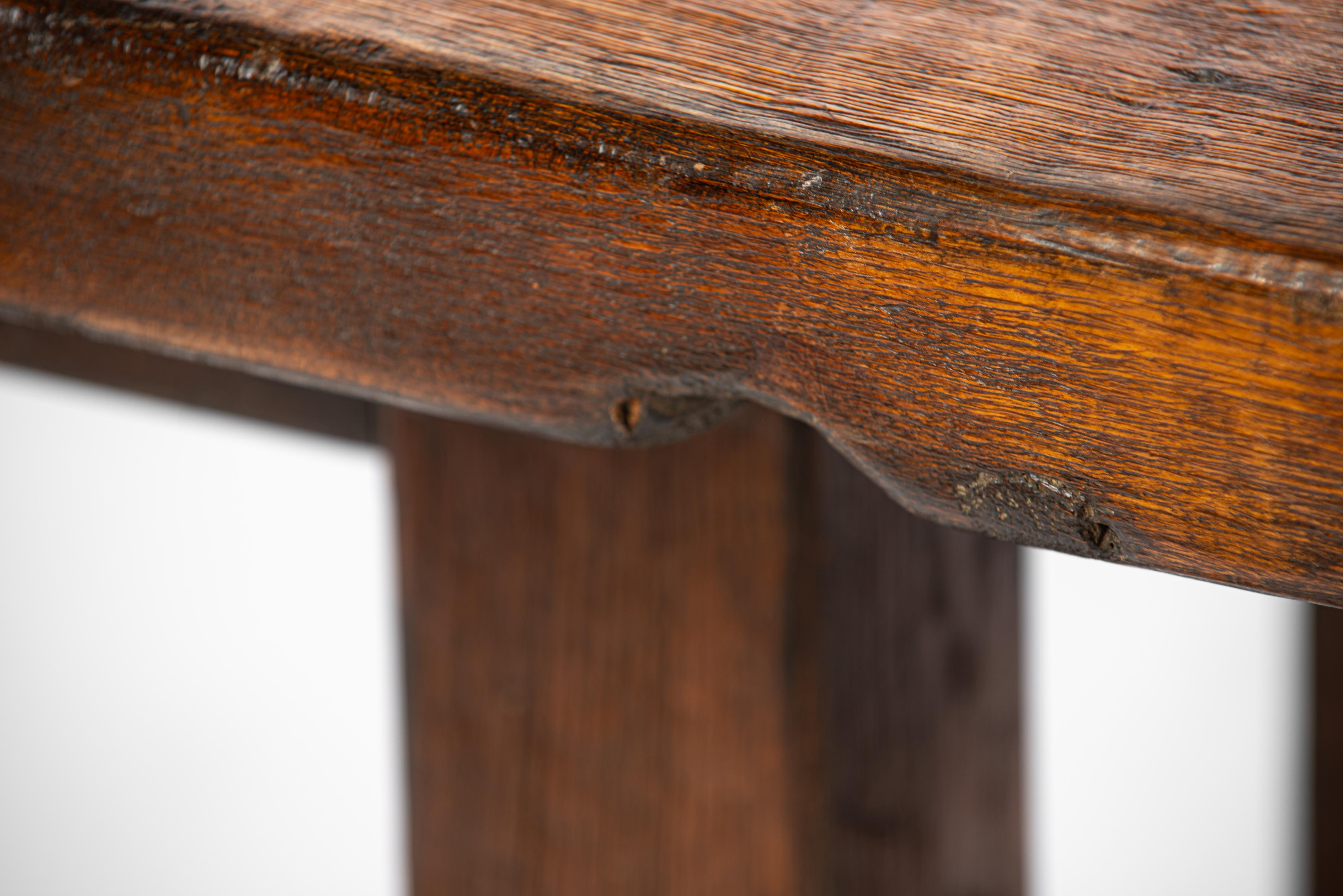 20th  century Rustic Warm Brown Table de salle à manger à tréteaux en chêne recyclé en vente 7