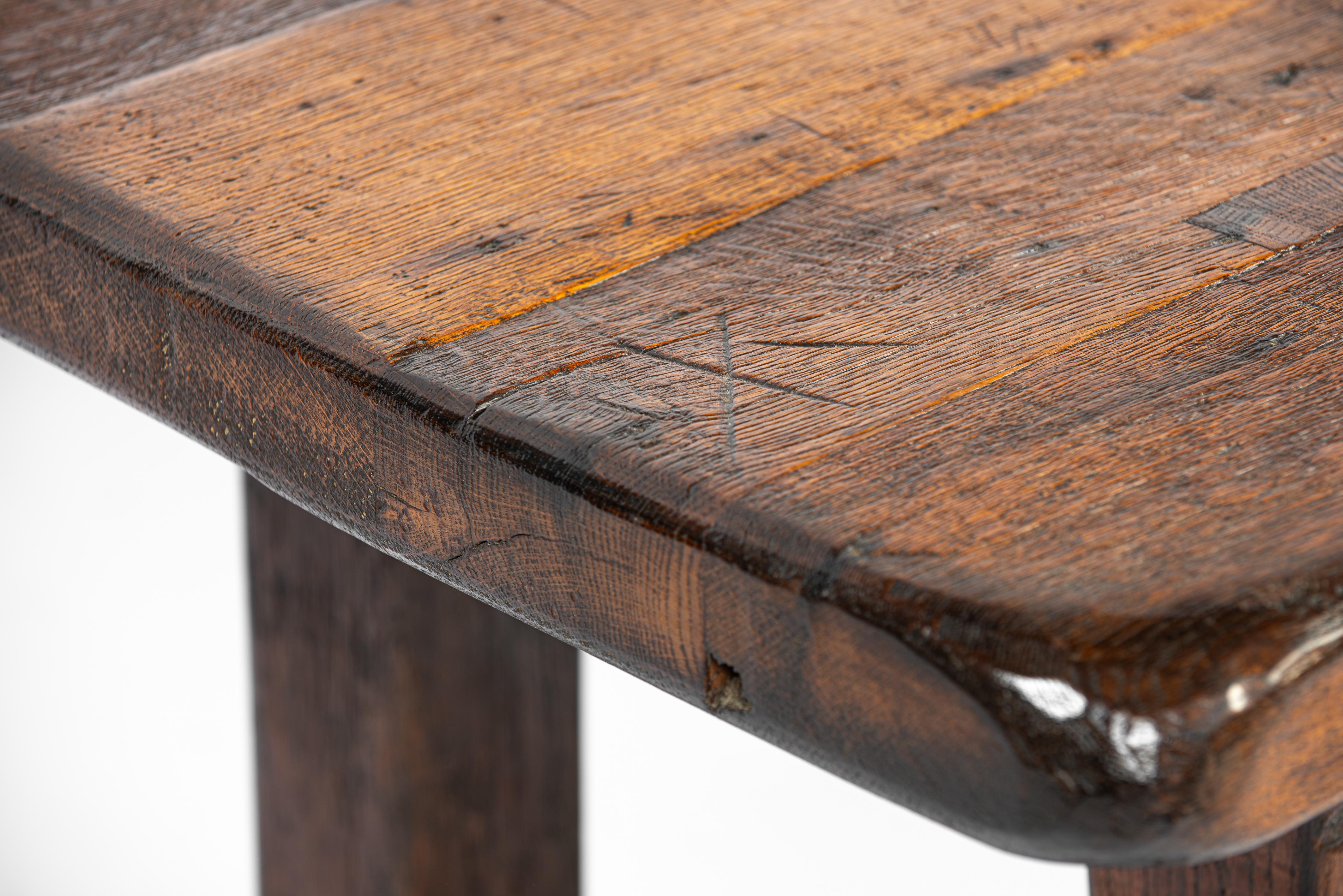 20th  century Rustic Warm Brown Table de salle à manger à tréteaux en chêne recyclé en vente 10