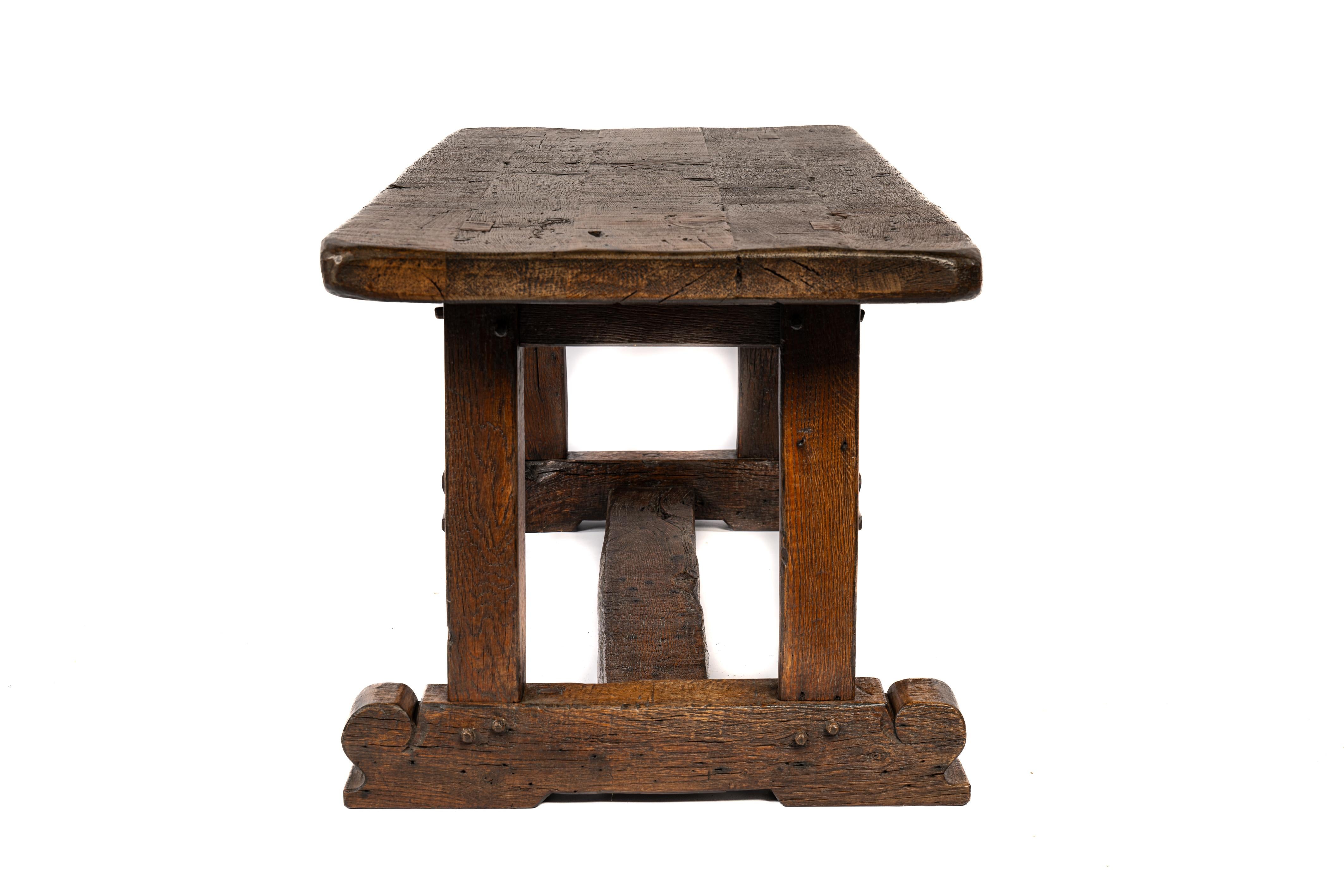 Chêne 20th  century Rustic Warm Brown Table de salle à manger à tréteaux en chêne recyclé en vente