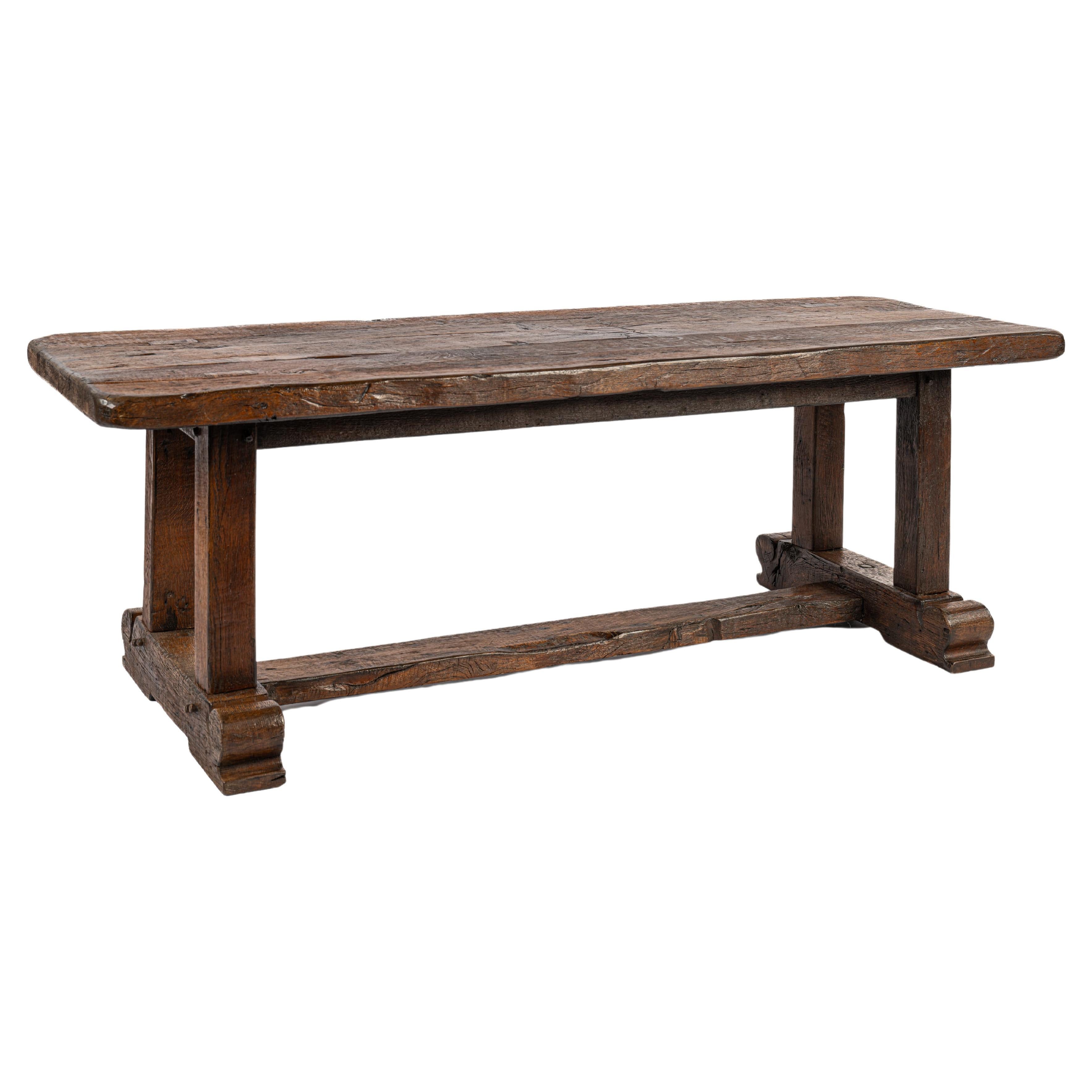 20th  century Rustic Warm Brown Table de salle à manger à tréteaux en chêne recyclé