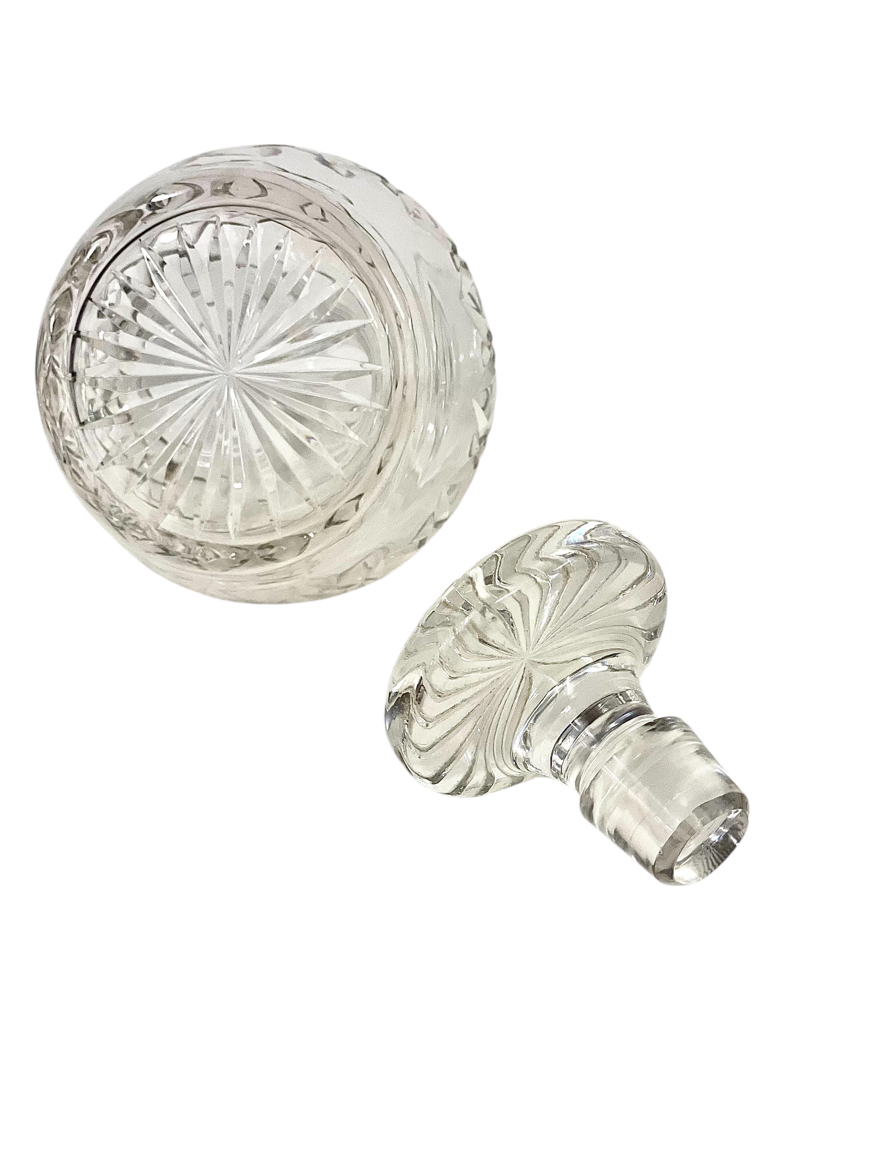 20ième siècle Carafe à décanter en cristal du 20e siècle, style Saint Louis en vente
