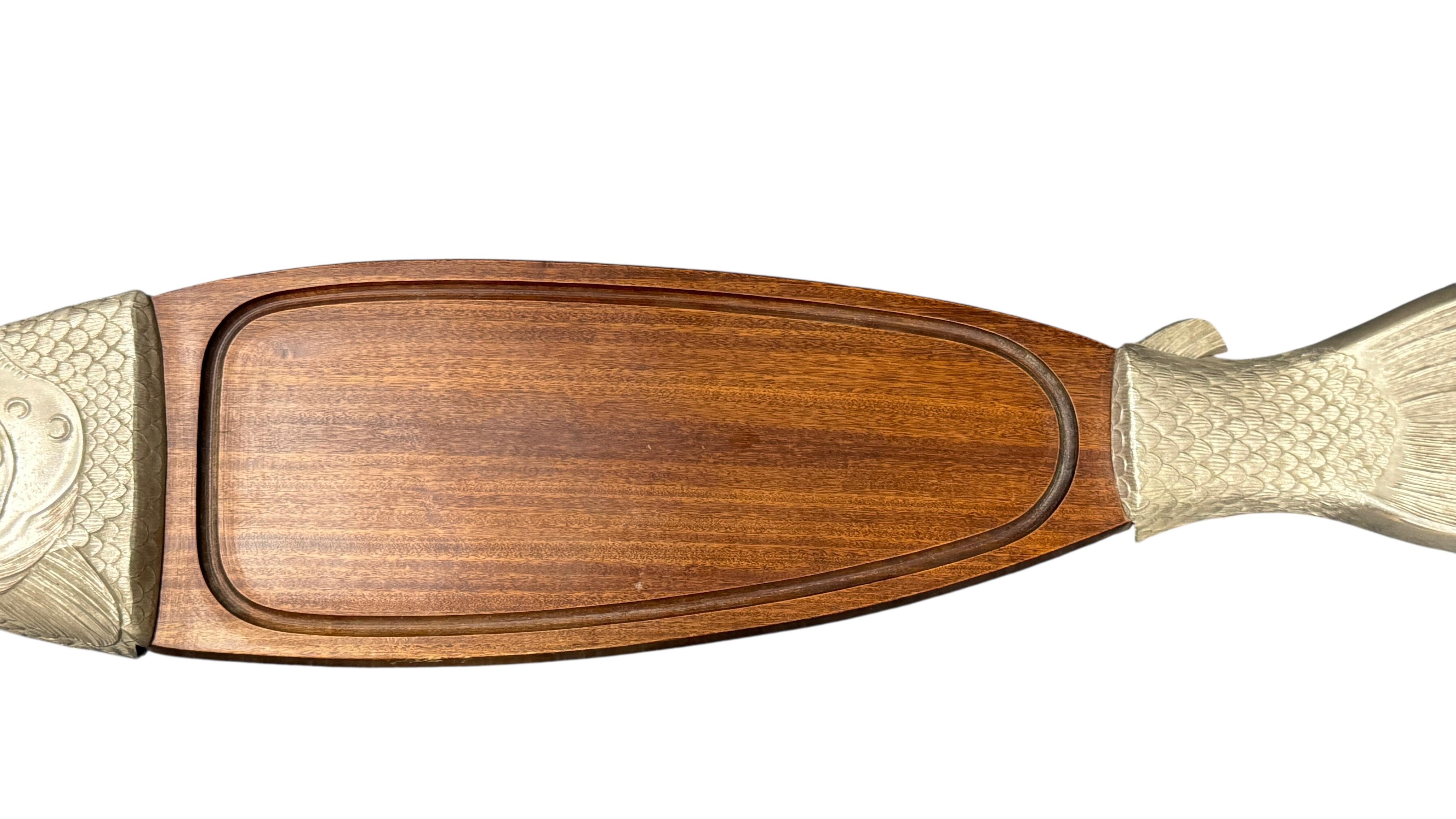 Allemand Plateau en métal chromé et Wood Wood du 20e siècle Poisson saumoné, Vintage 1970 en vente