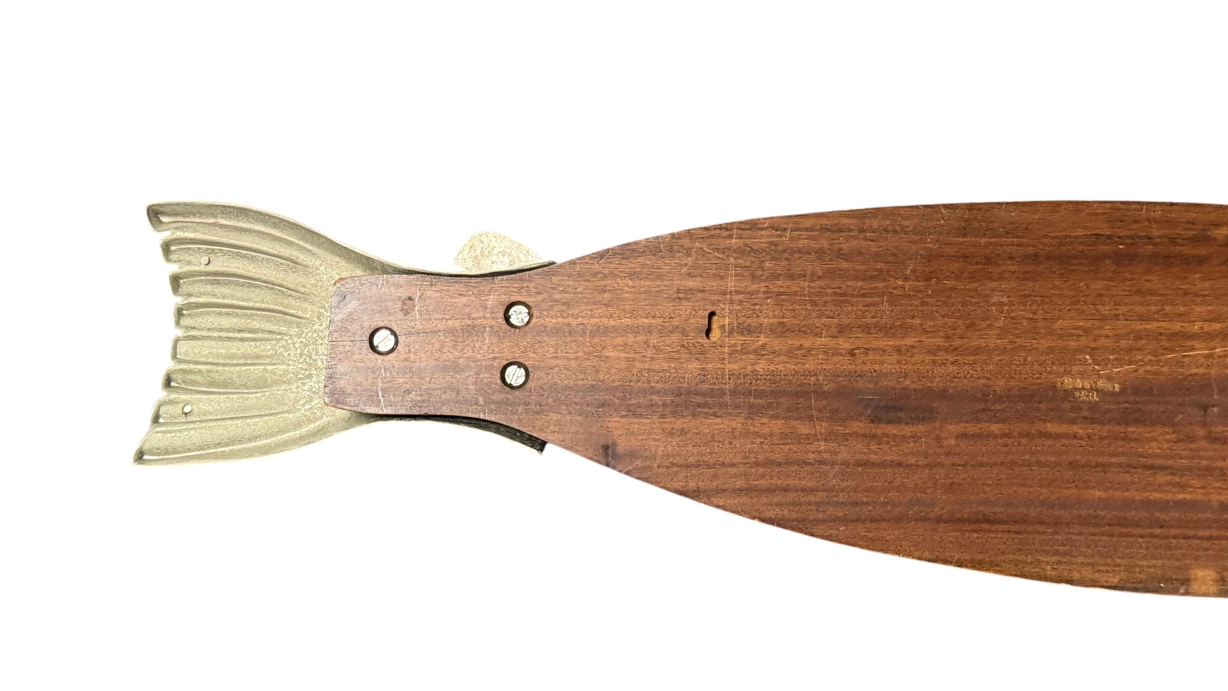 Métal Plateau en métal chromé et Wood Wood du 20e siècle Poisson saumoné, Vintage 1970 en vente