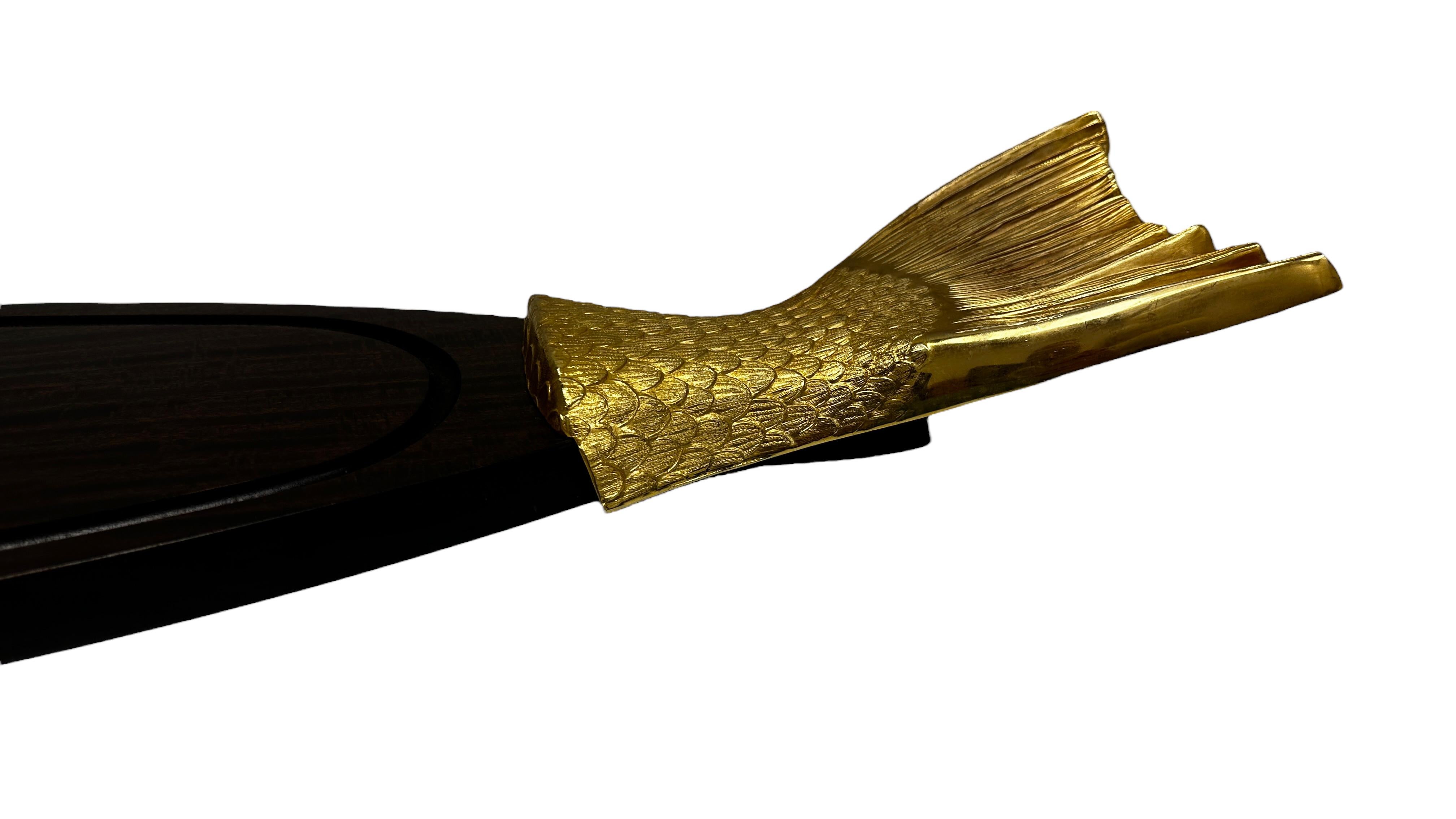 Métal Plateau à poisson saumon en métal doré et bois du 20ème siècle, Vintage 1970 en vente