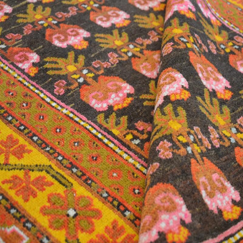 20th Century Samarkand Wool Rug. For Sale 4