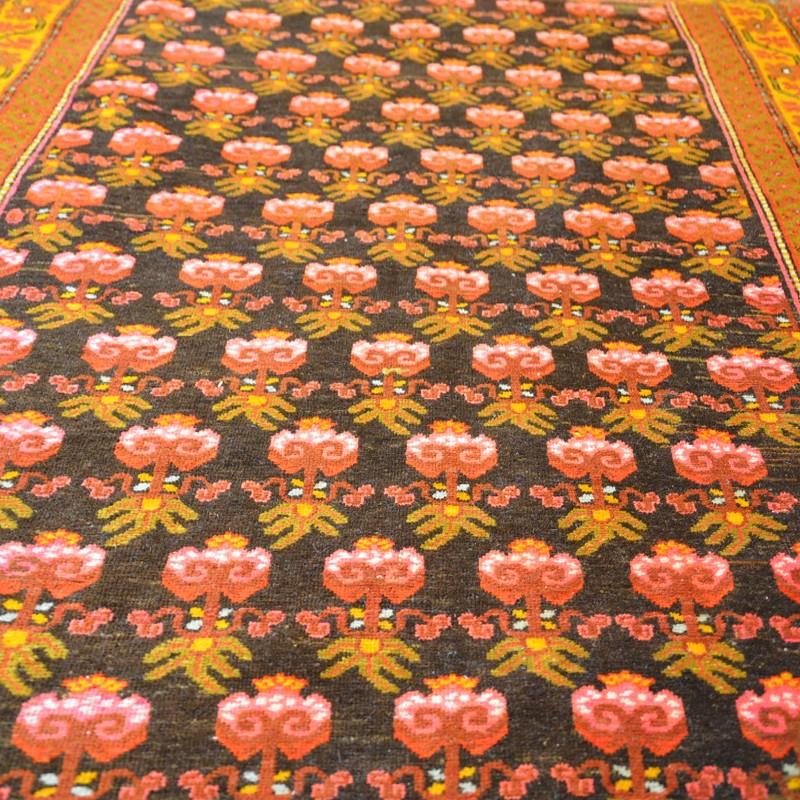 20th Century Samarkand Wool Rug. In Excellent Condition For Sale In MADRID, ES
