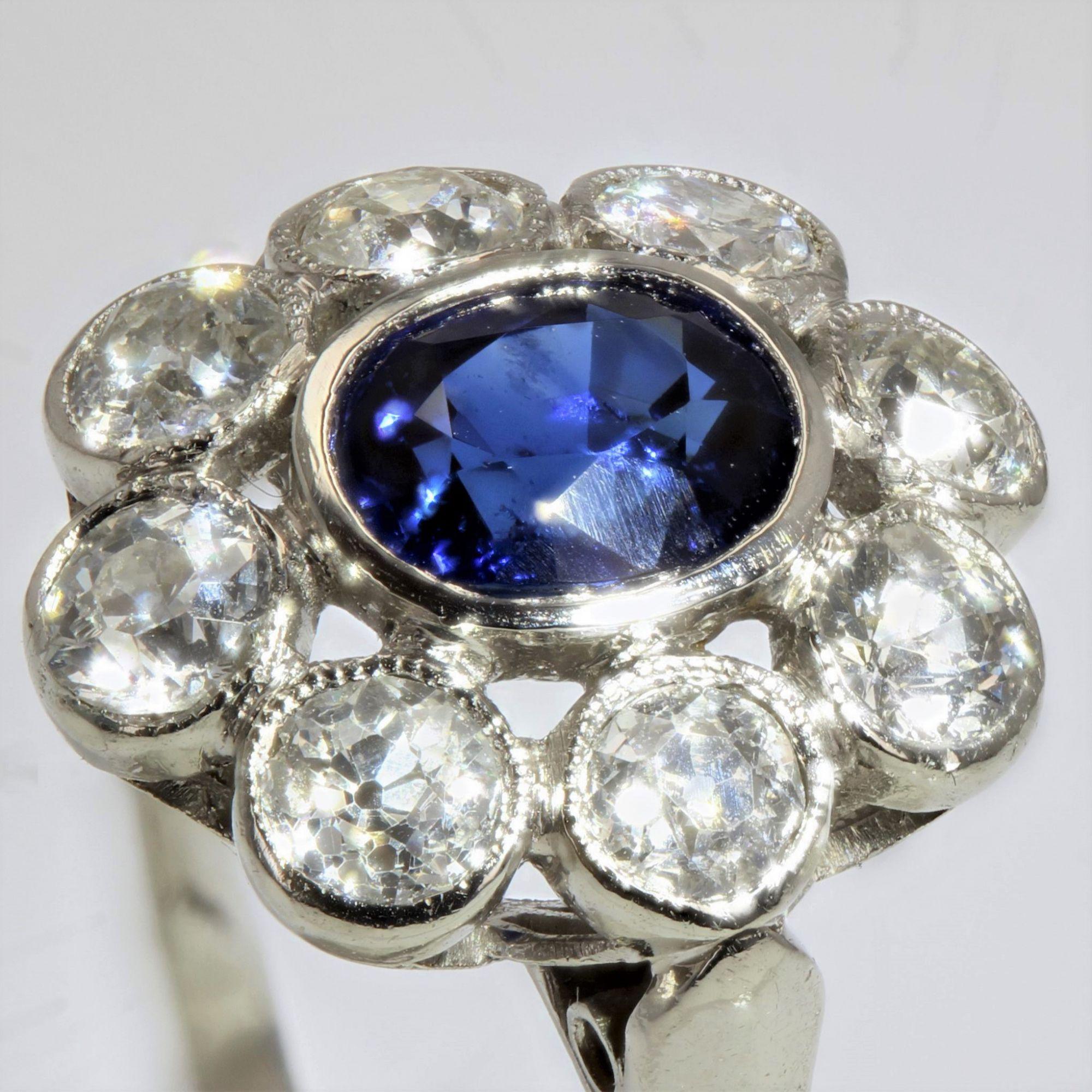 Round Cut 20th Century Sapphire Diamonds 18 Karat White Gold Daisy Ring