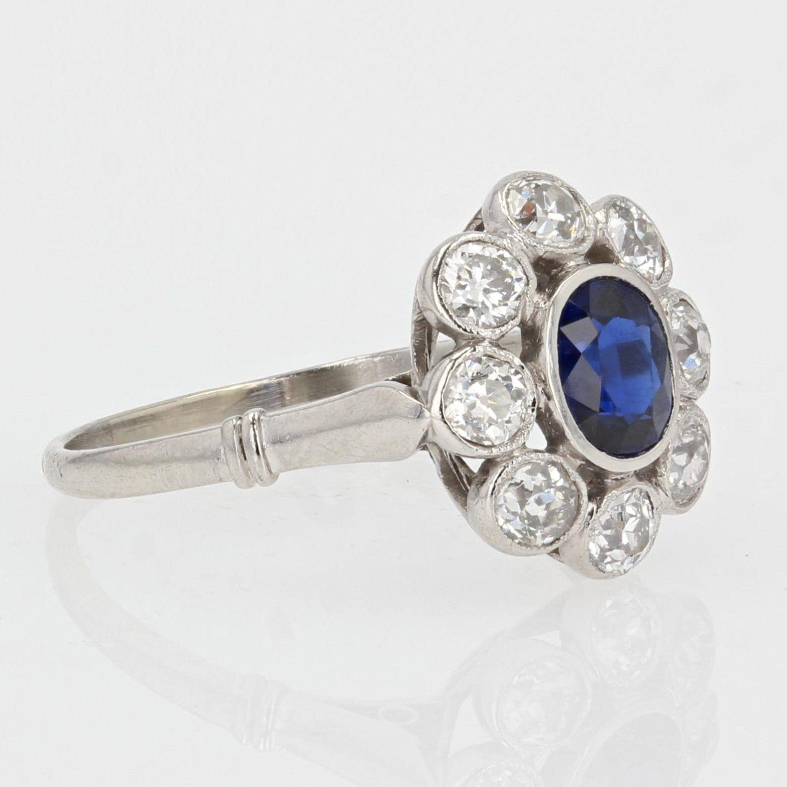 20th Century Sapphire Diamonds 18 Karat White Gold Daisy Ring In Good Condition In Poitiers, FR