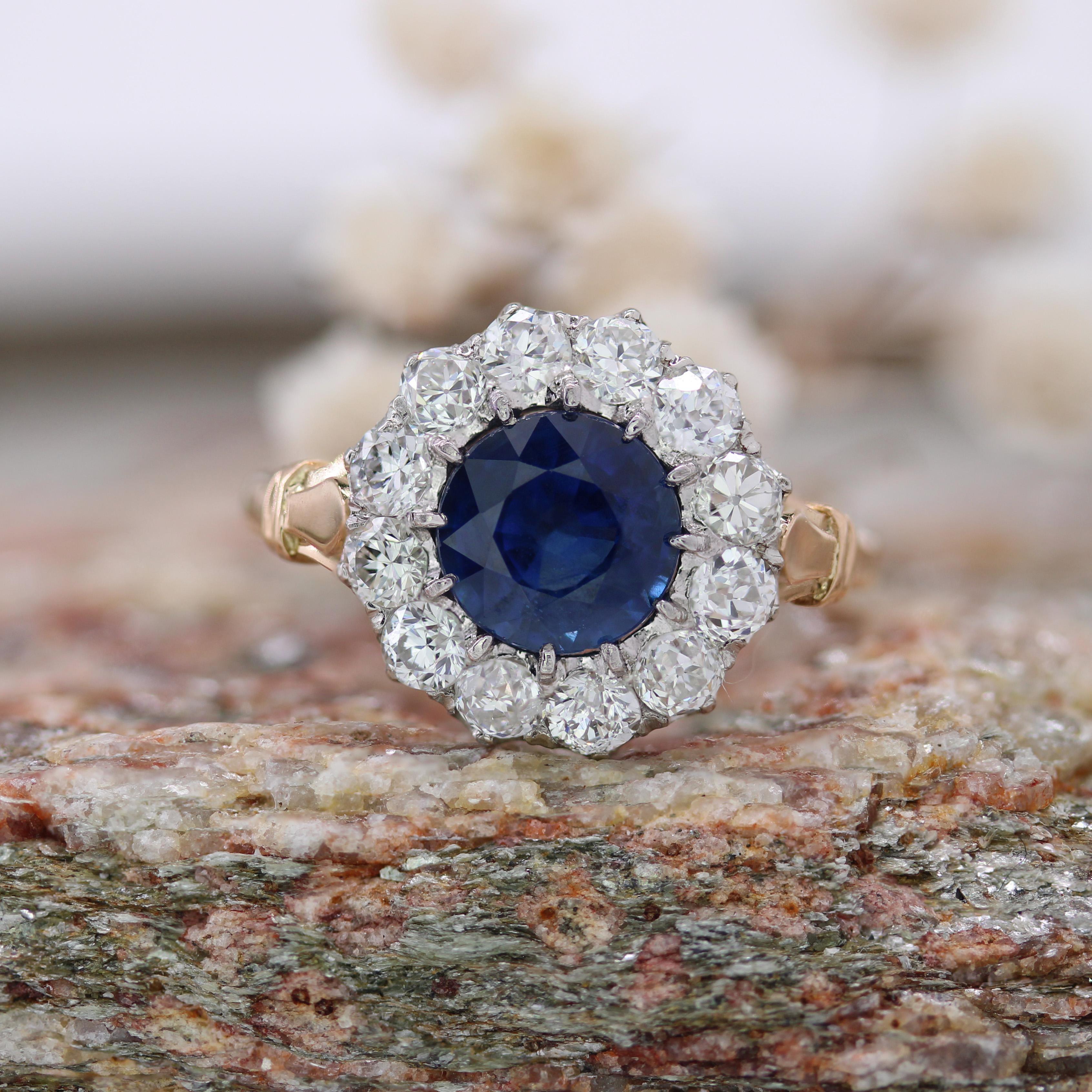 Anello a margherita in oro giallo 18 carati e platino con zaffiro e diamanti del XX secolo in vendita 7