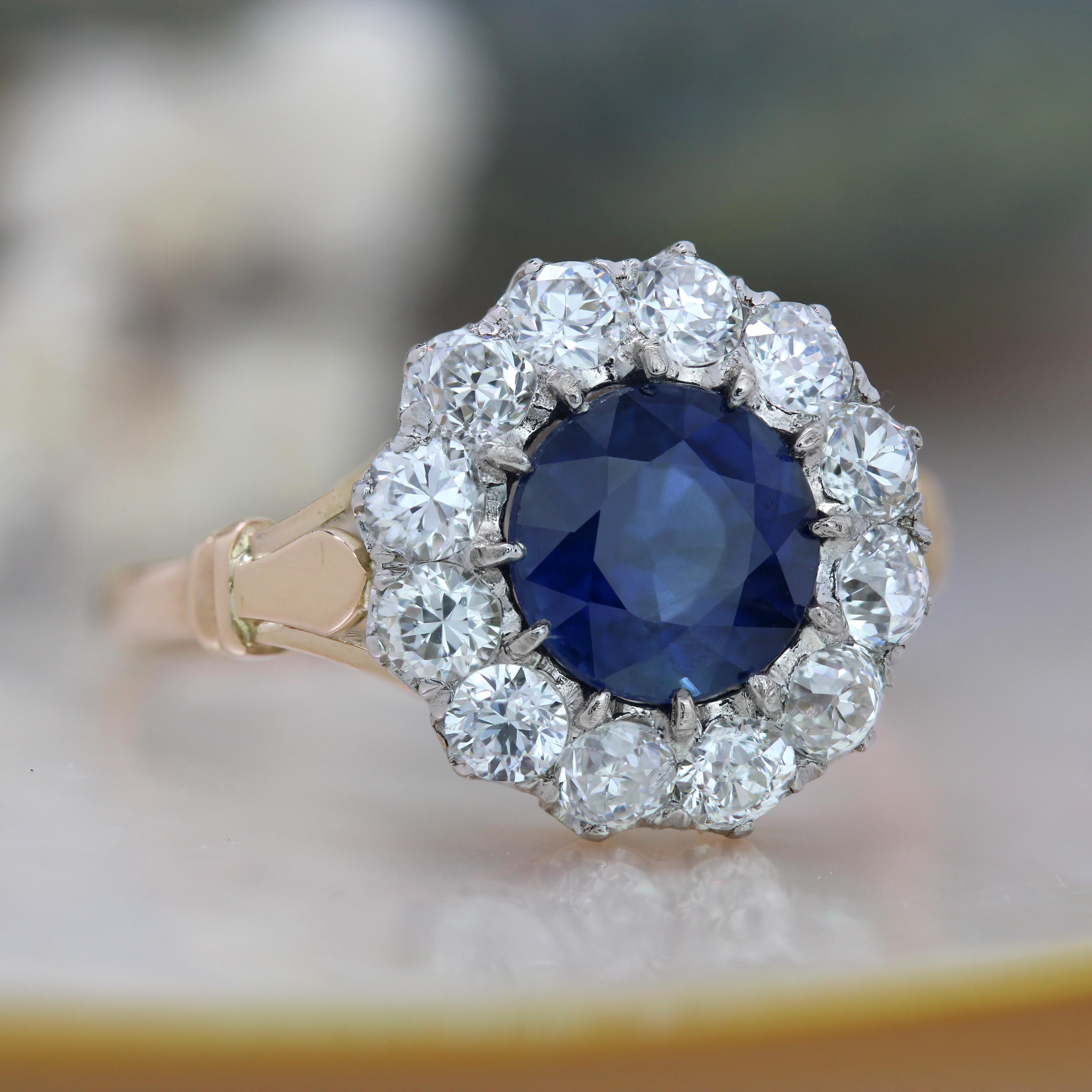 Anello a margherita in oro giallo 18 carati e platino con zaffiro e diamanti del XX secolo in vendita 8