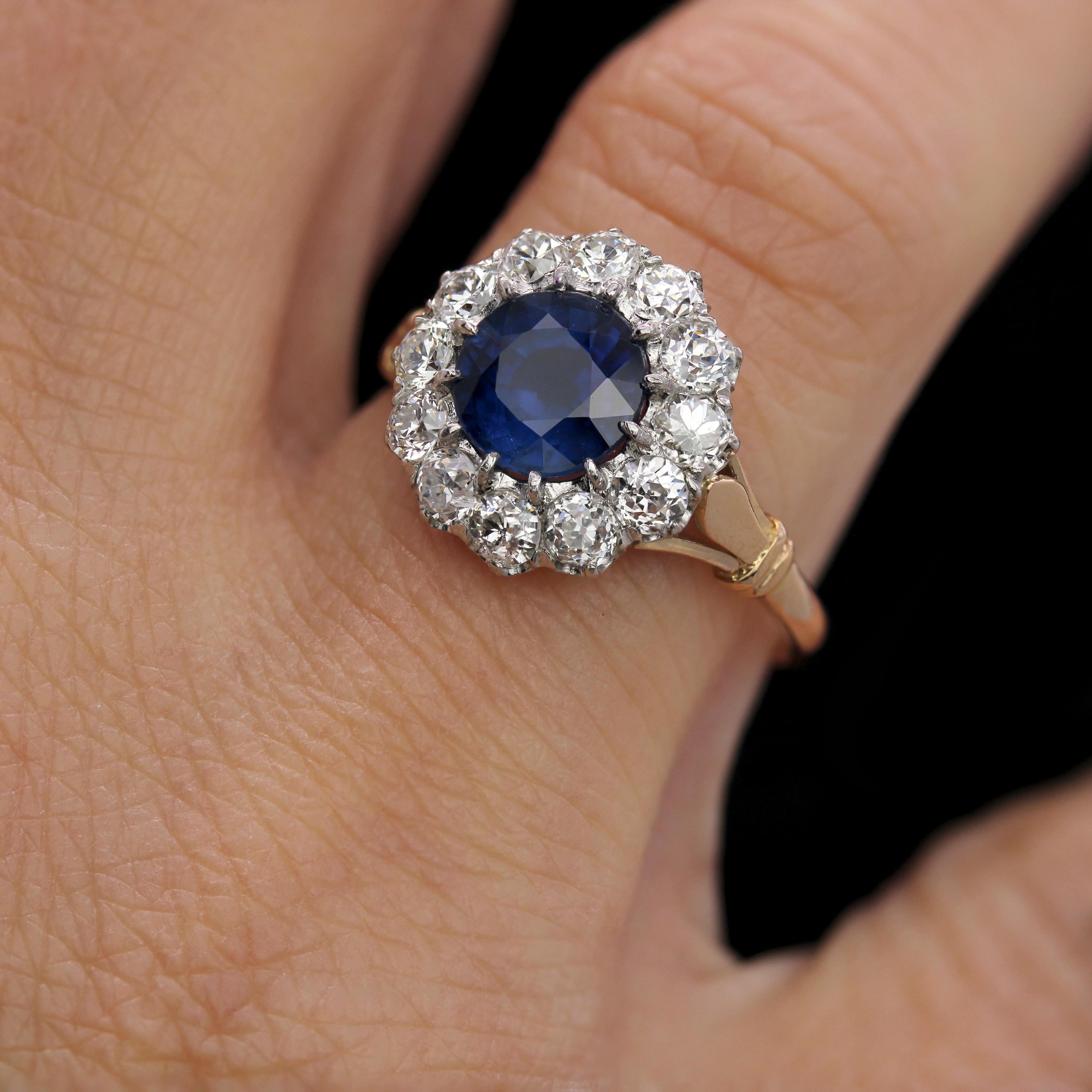 Anello a margherita in oro giallo 18 carati e platino con zaffiro e diamanti del XX secolo in vendita 9