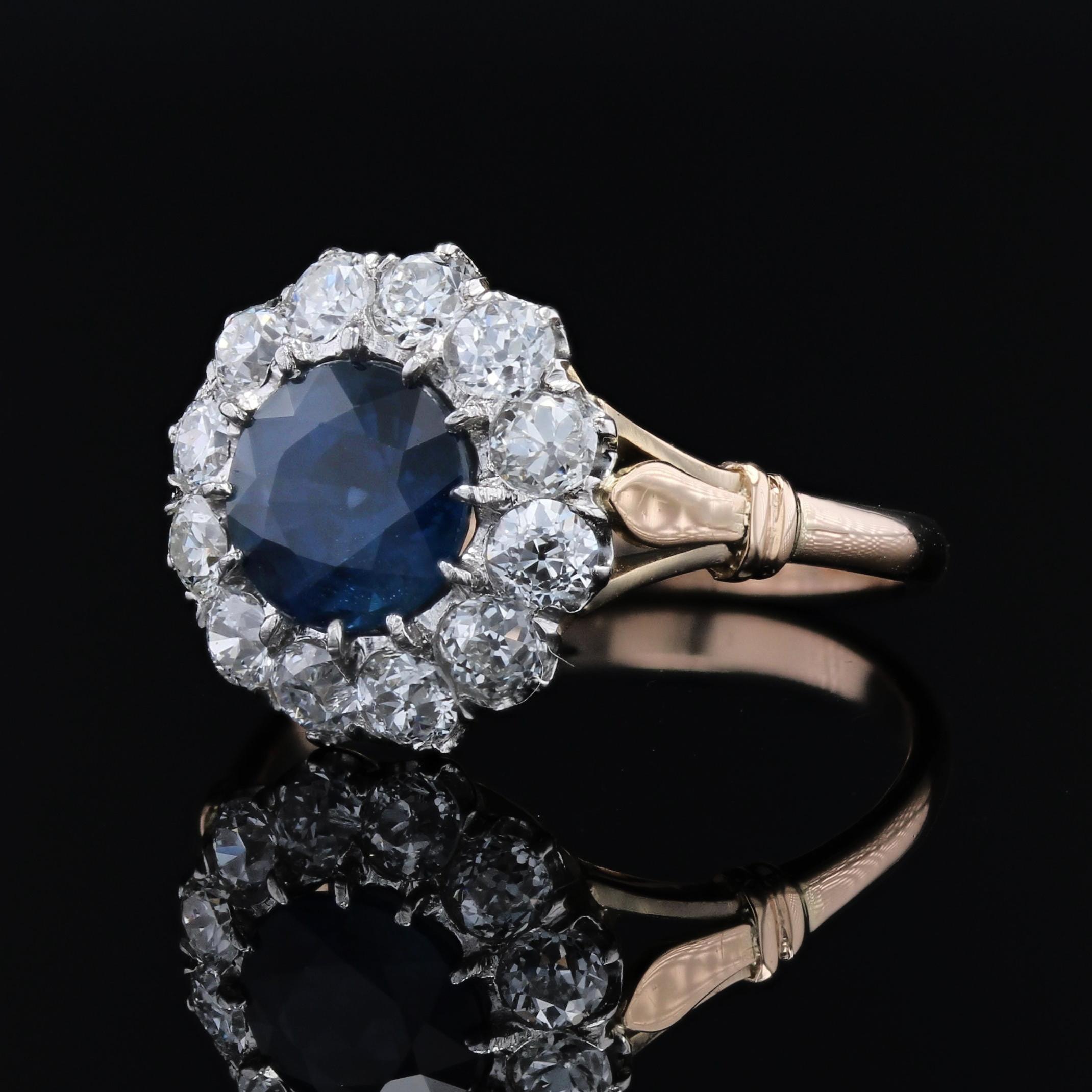 Anello a margherita in oro giallo 18 carati e platino con zaffiro e diamanti del XX secolo in vendita 1